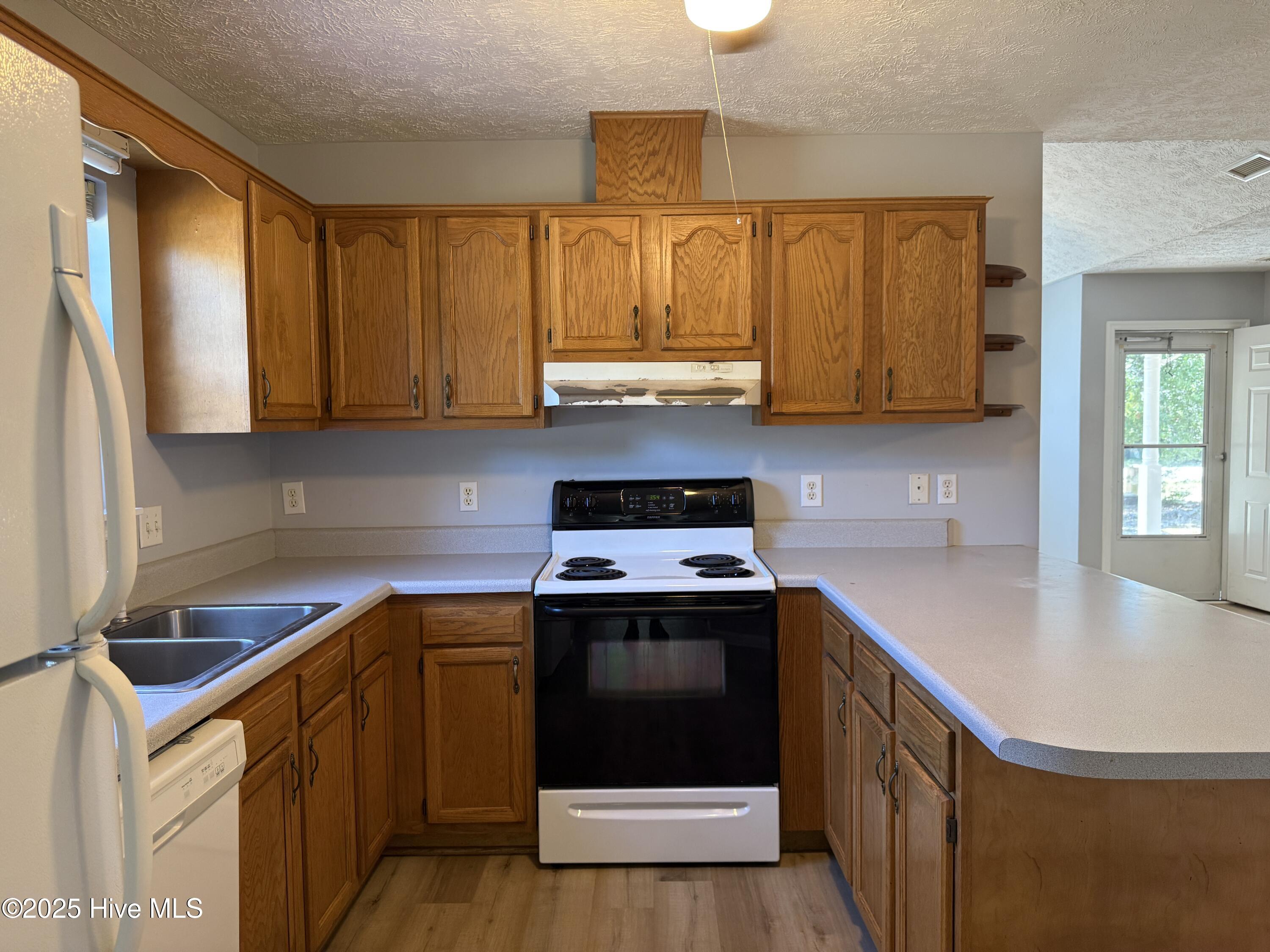 100531759 | Photo 11