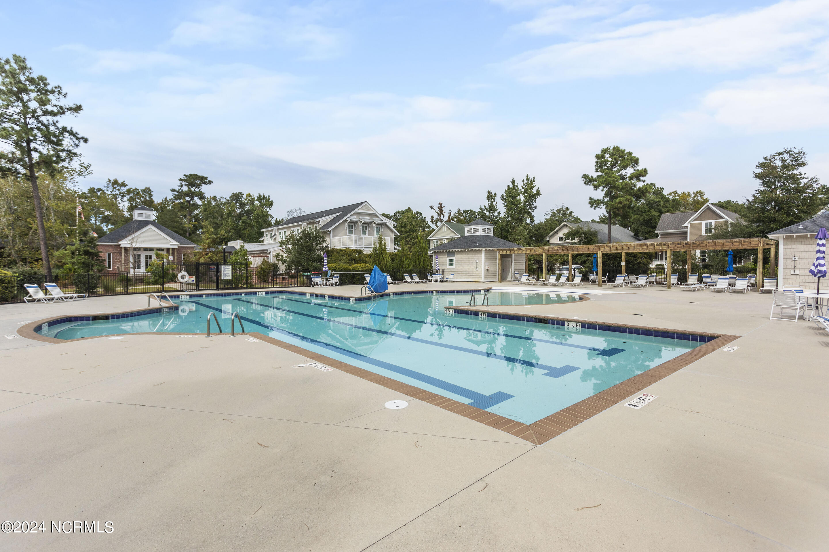 100554009 | Photo 52