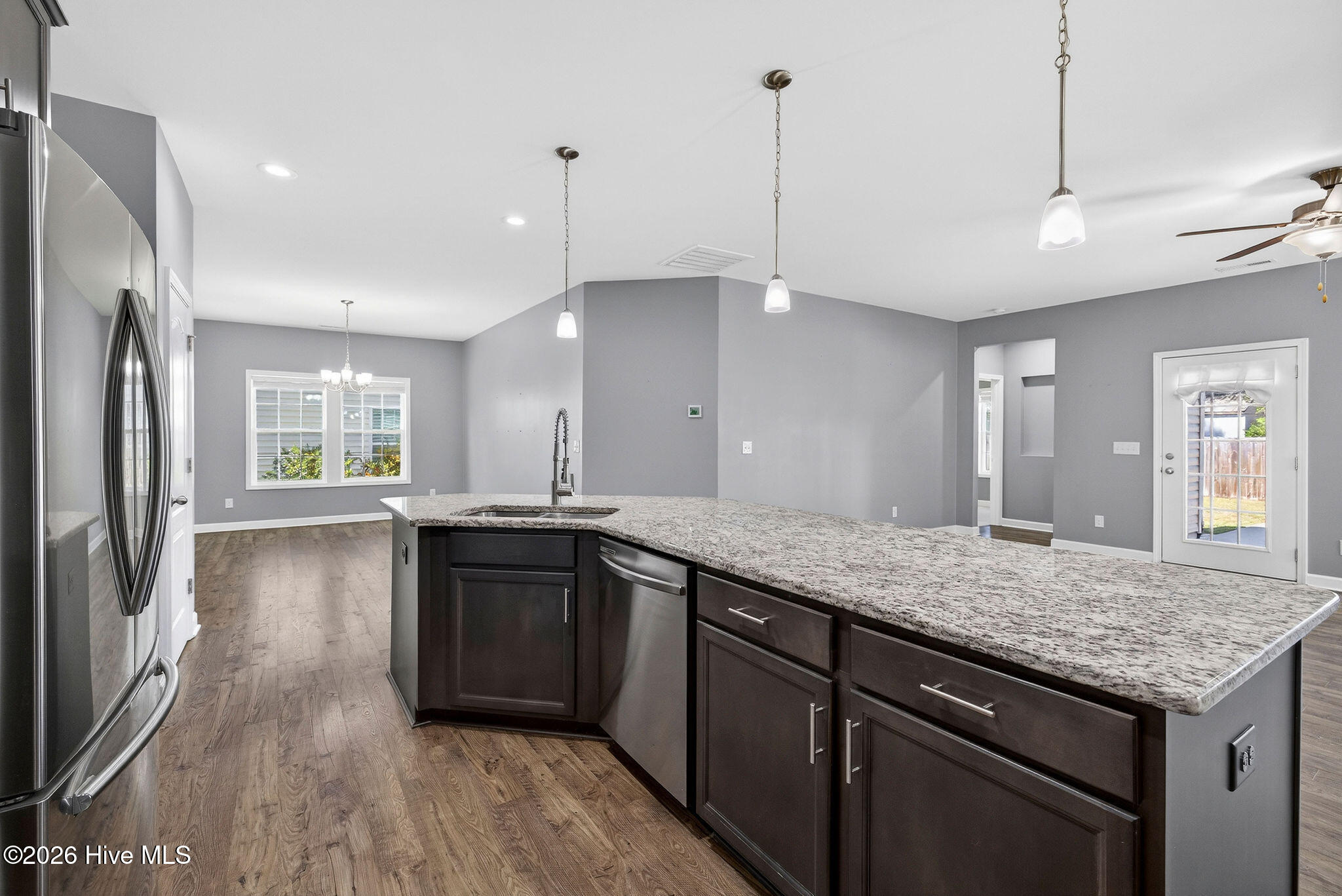 100564802 | Photo 13