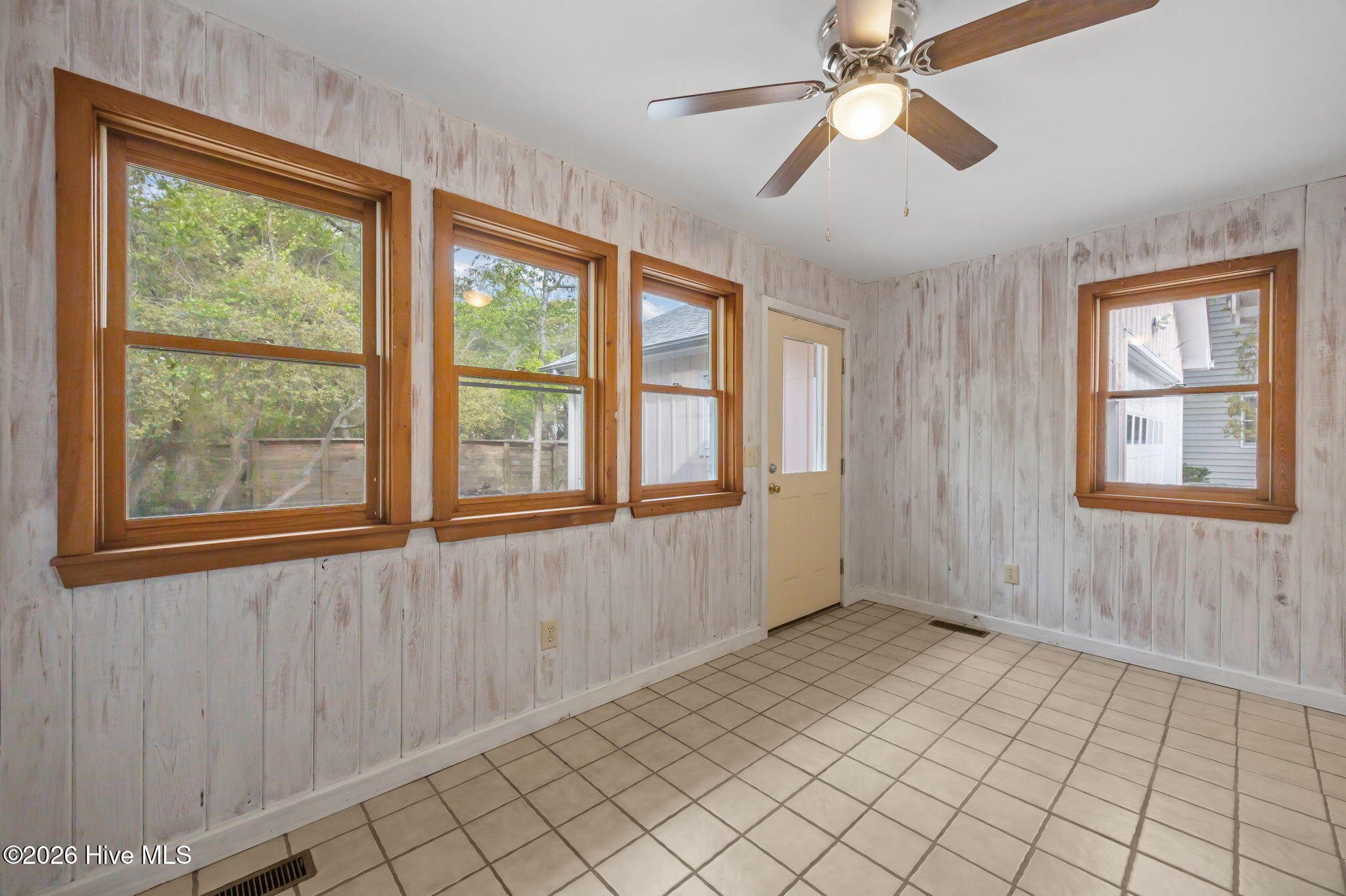 100565896 | Photo 32