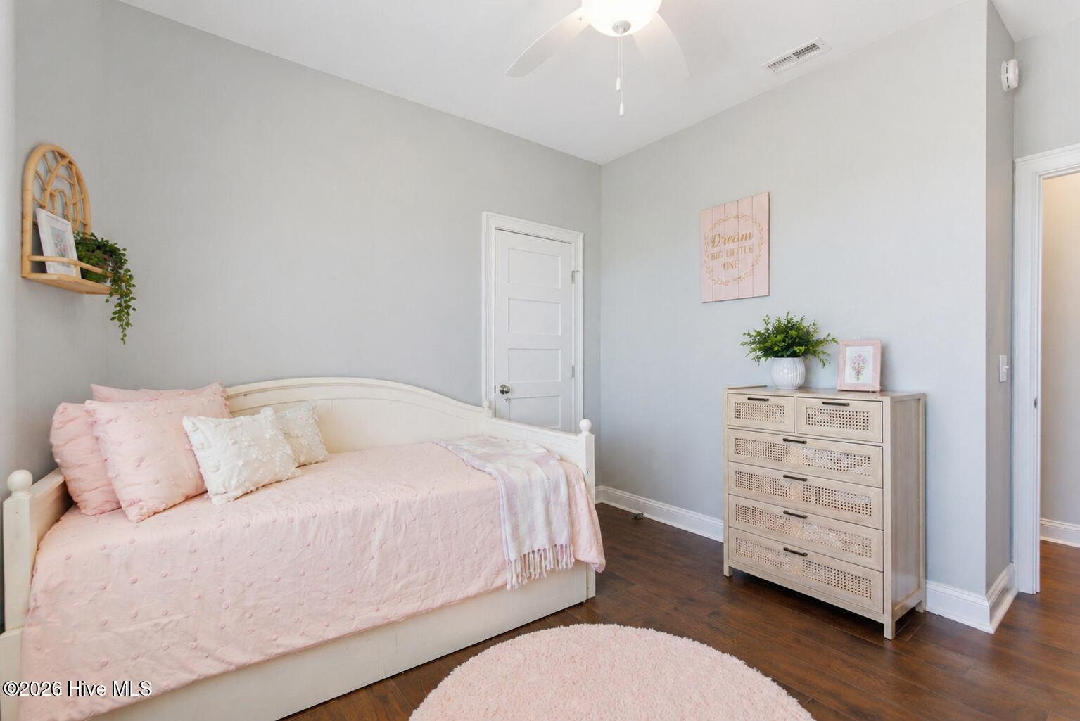 100570056 | Photo 45