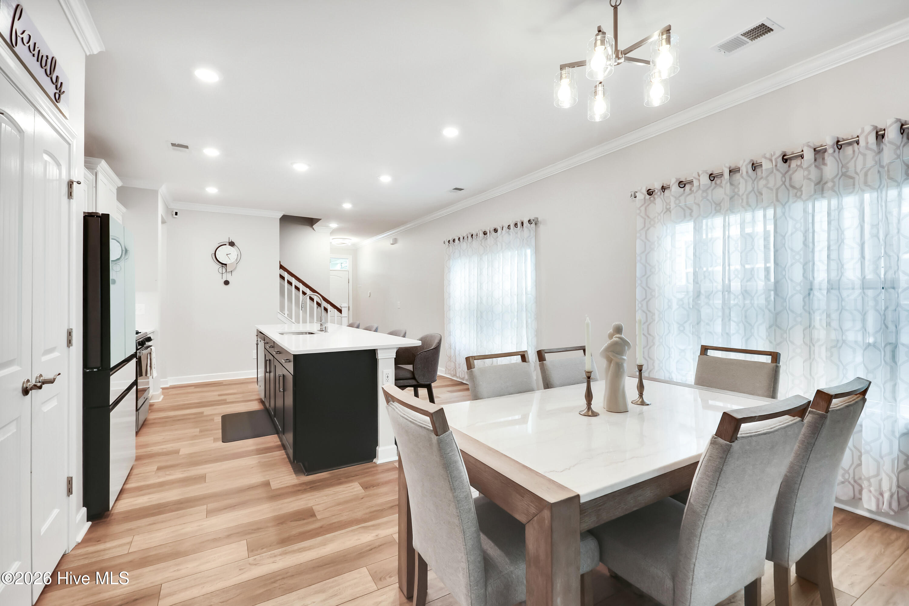 100557185 | Photo 12