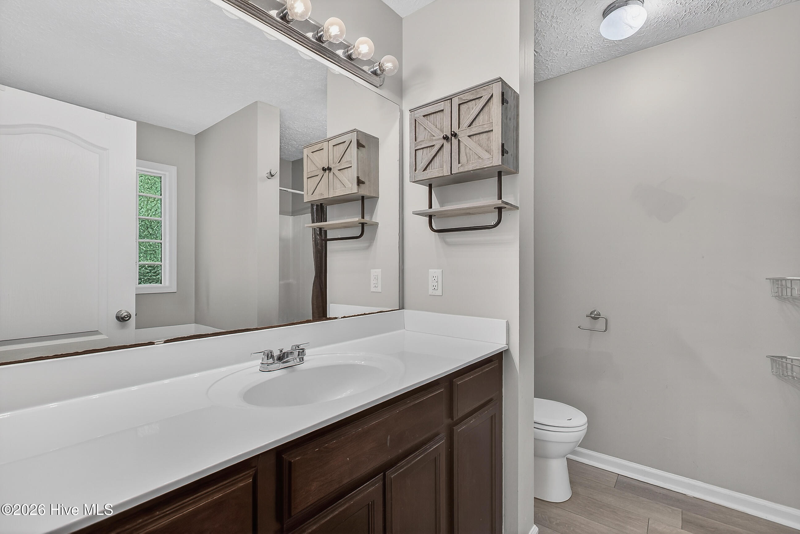 100569202 | Photo 15