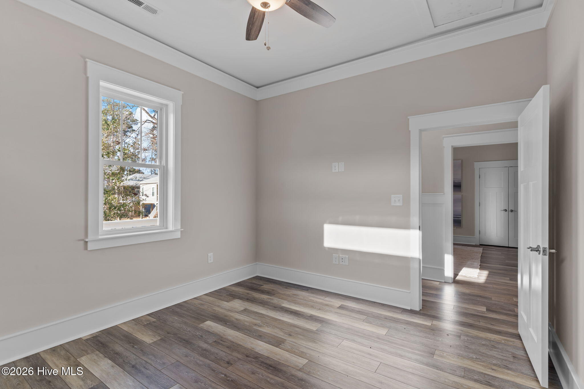 100561647 | Photo 30