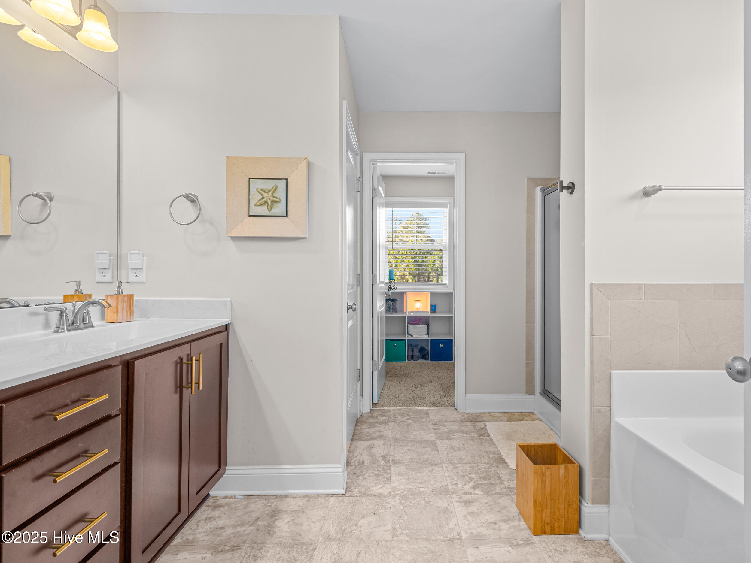 100545070 | Photo 43