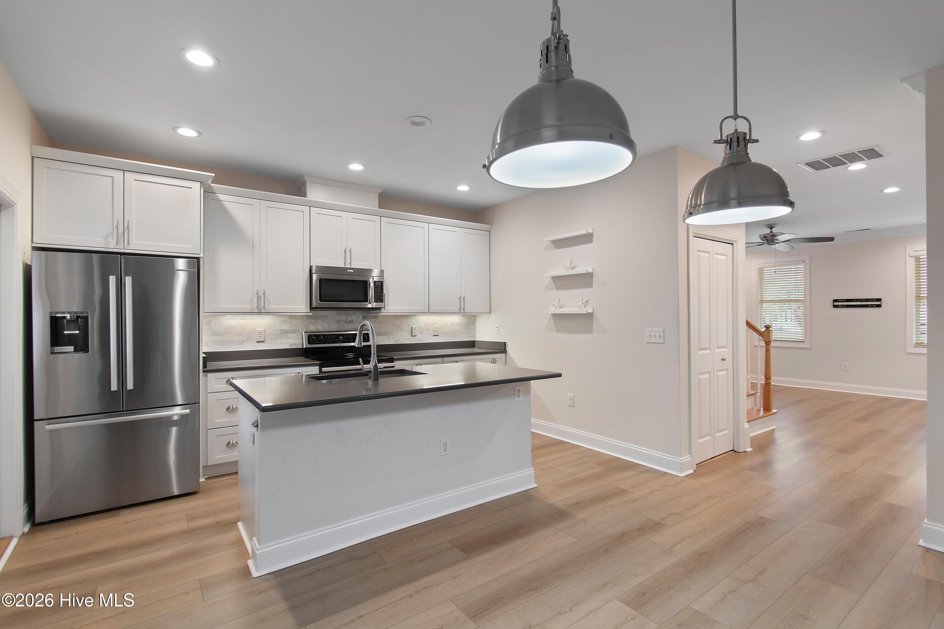 100553178 | Photo 14