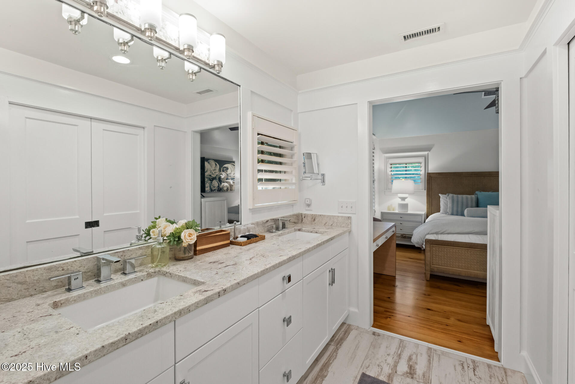 100534470 | Photo 14