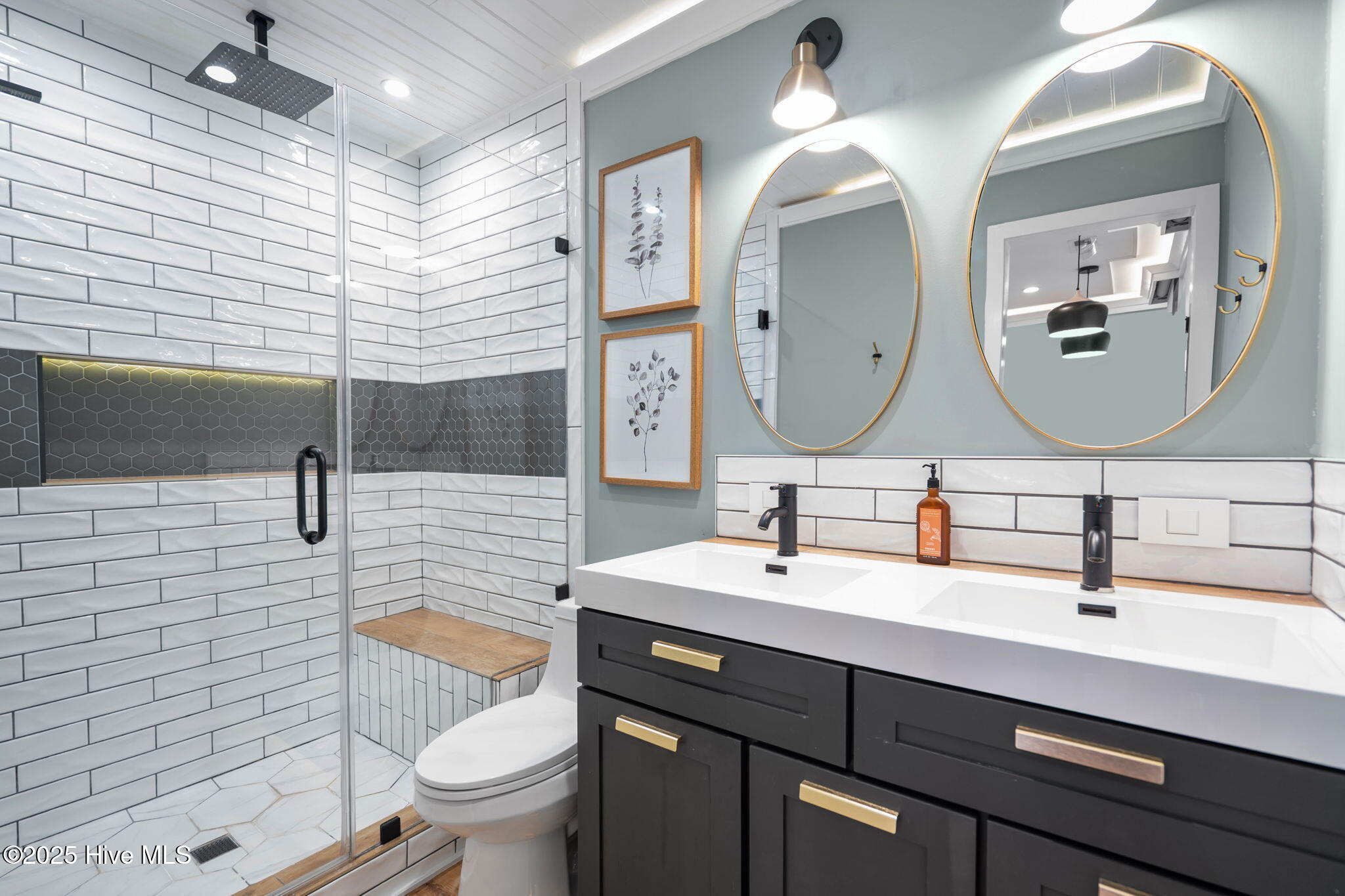 100537521 | Photo 23