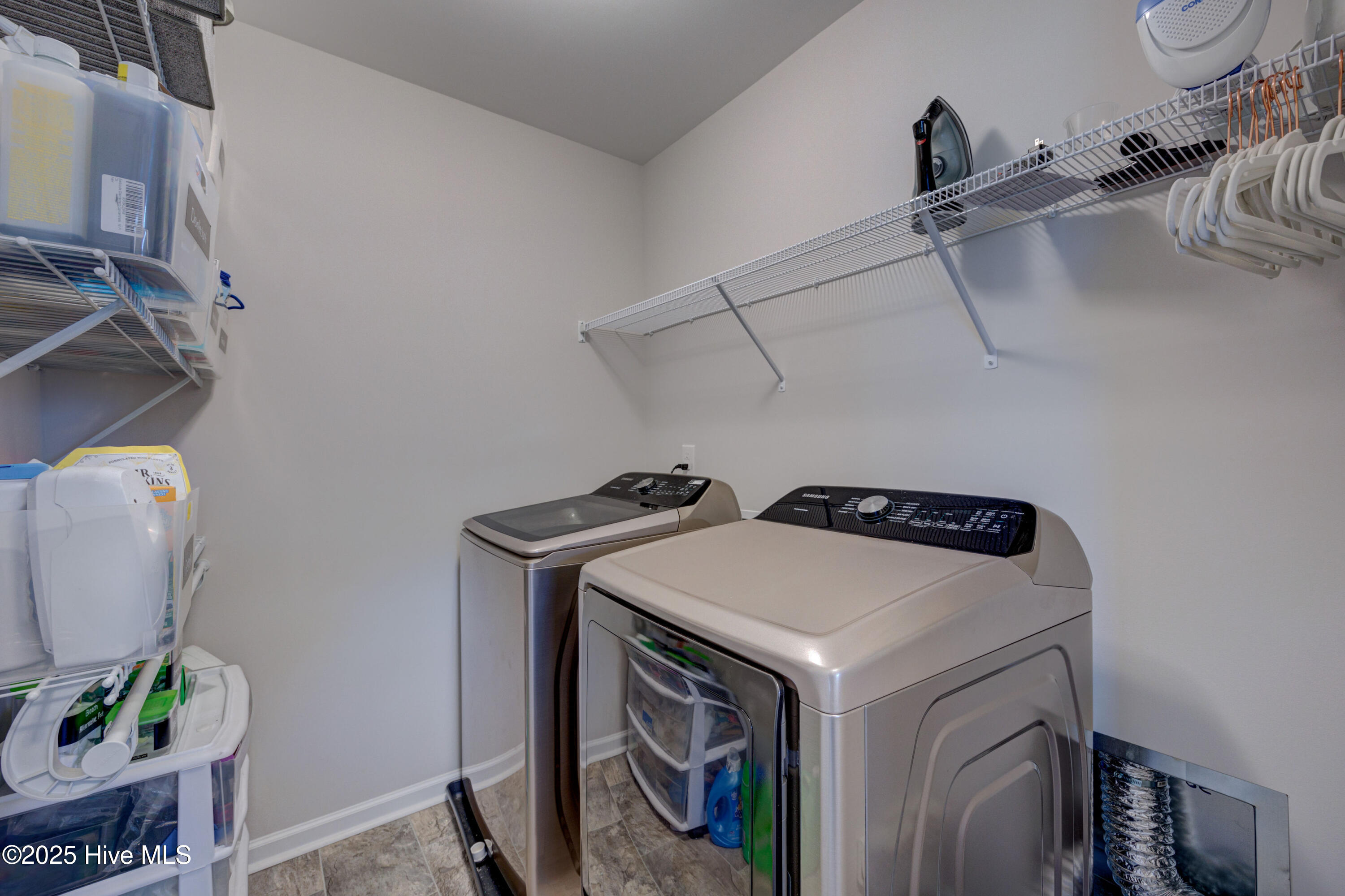 100535248 | Photo 21