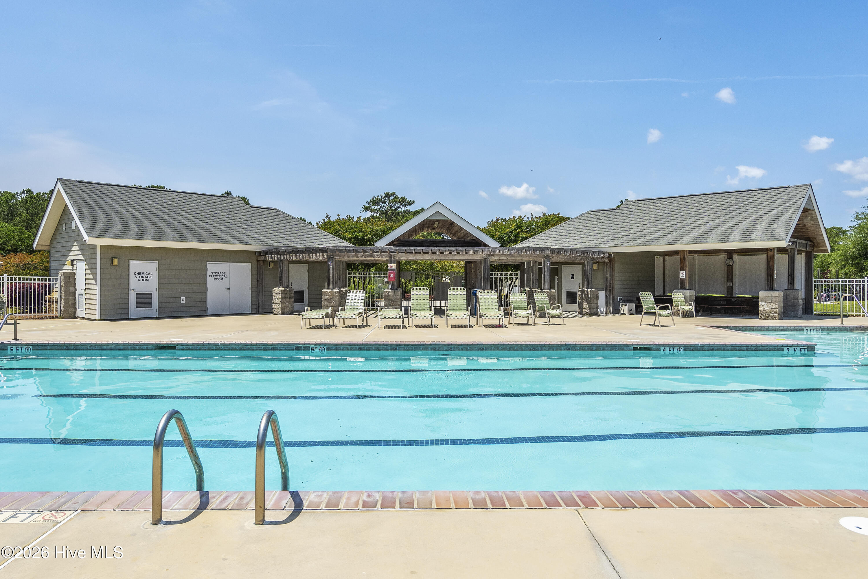 100562110 | Photo 123