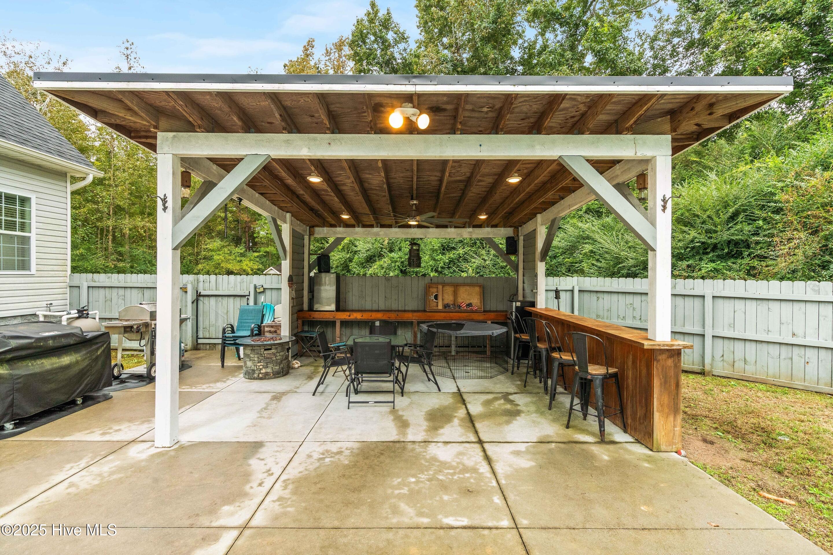 100537388 | Photo 15