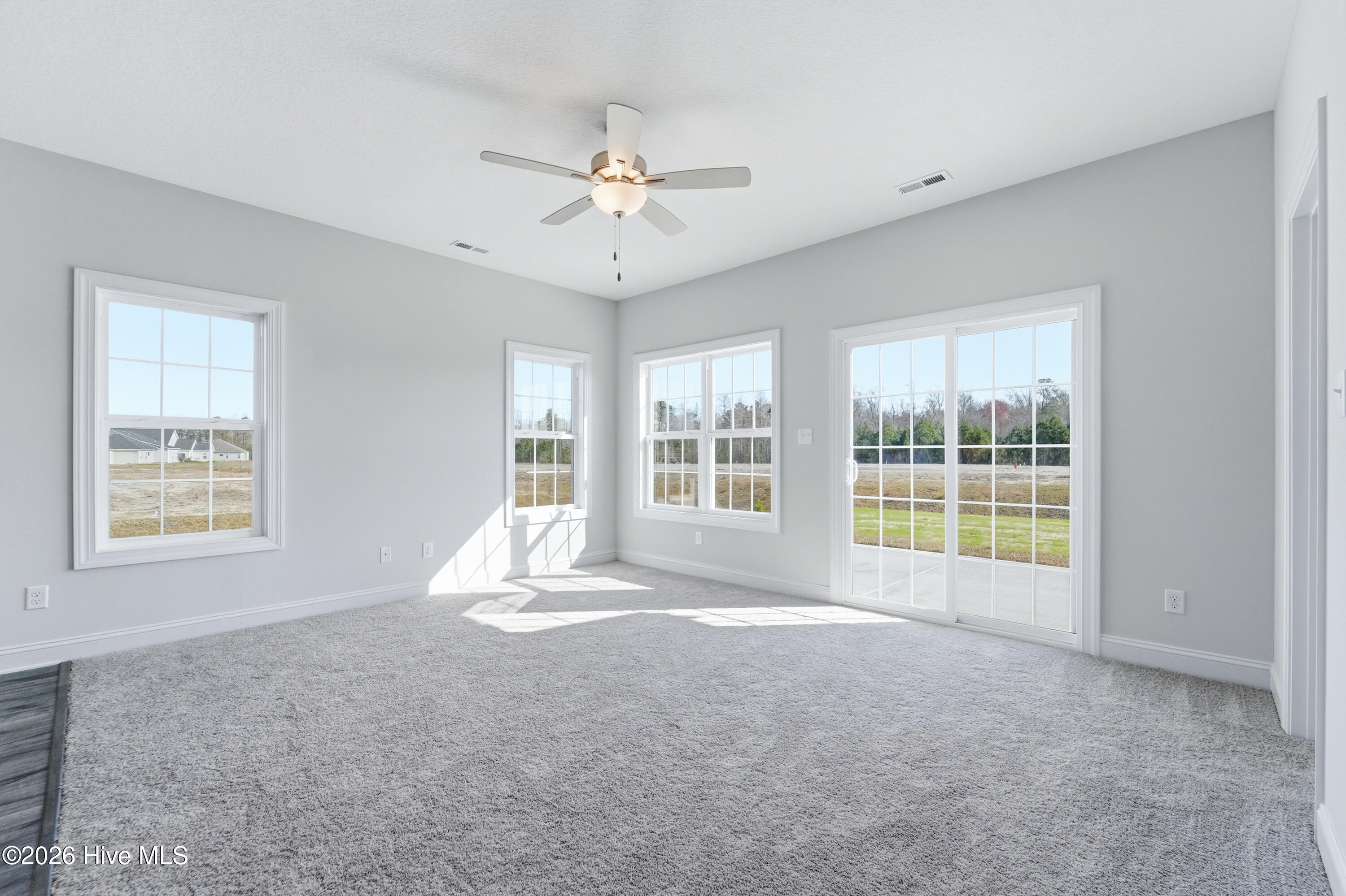 100530742 | Photo 15