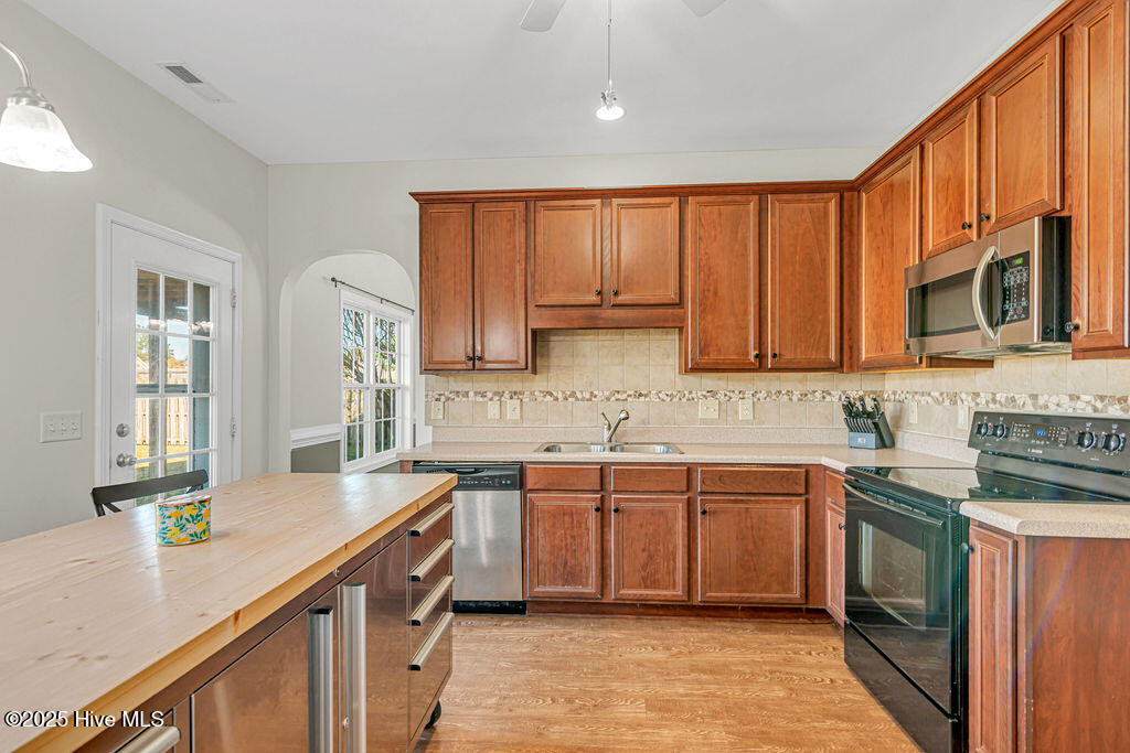 100541943 | Photo 13