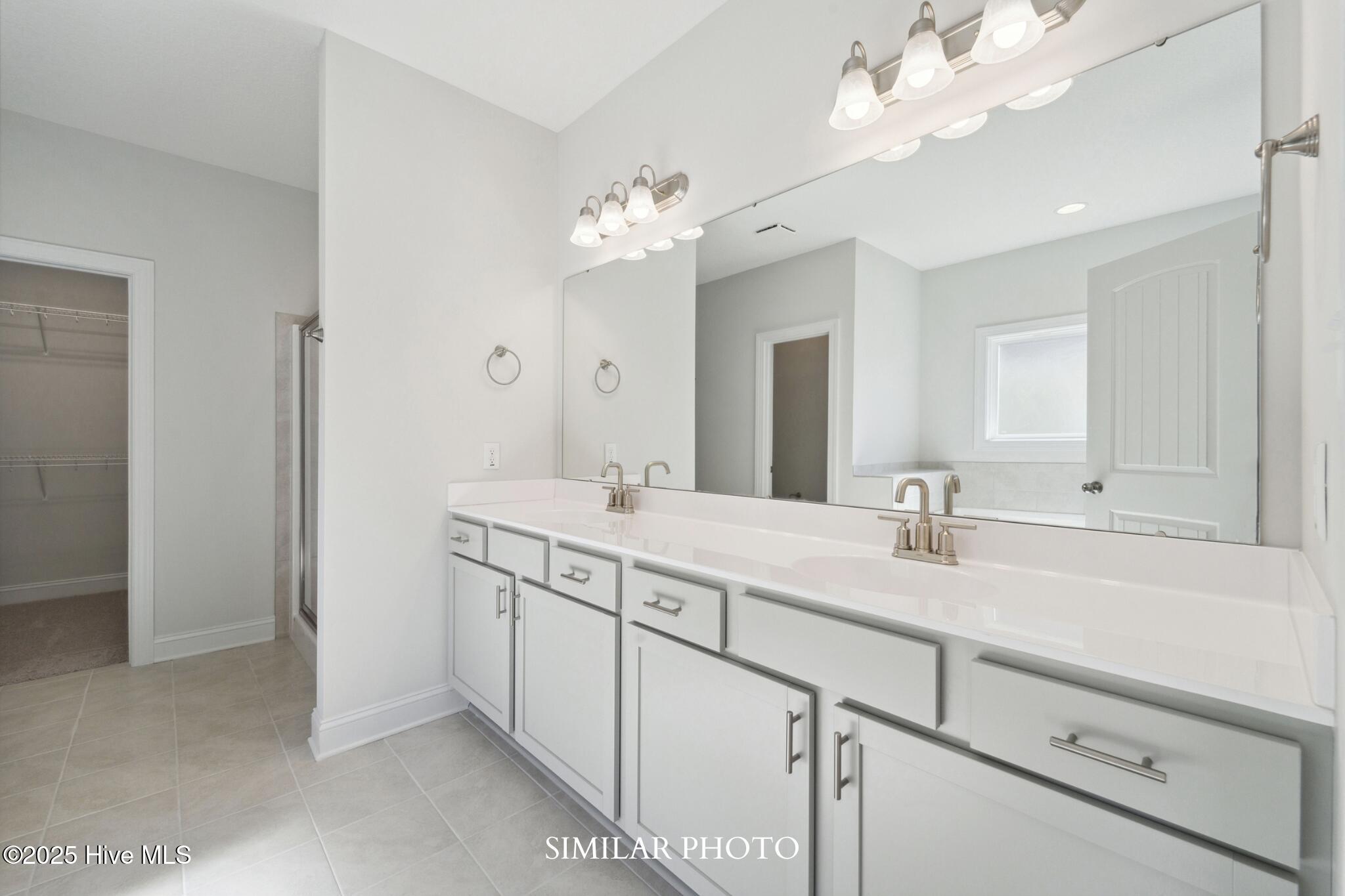 100542069 | Photo 19