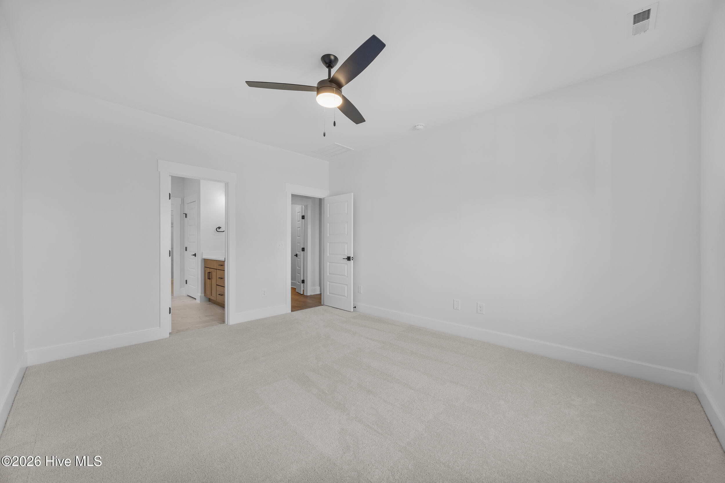 100560726 | Photo 25