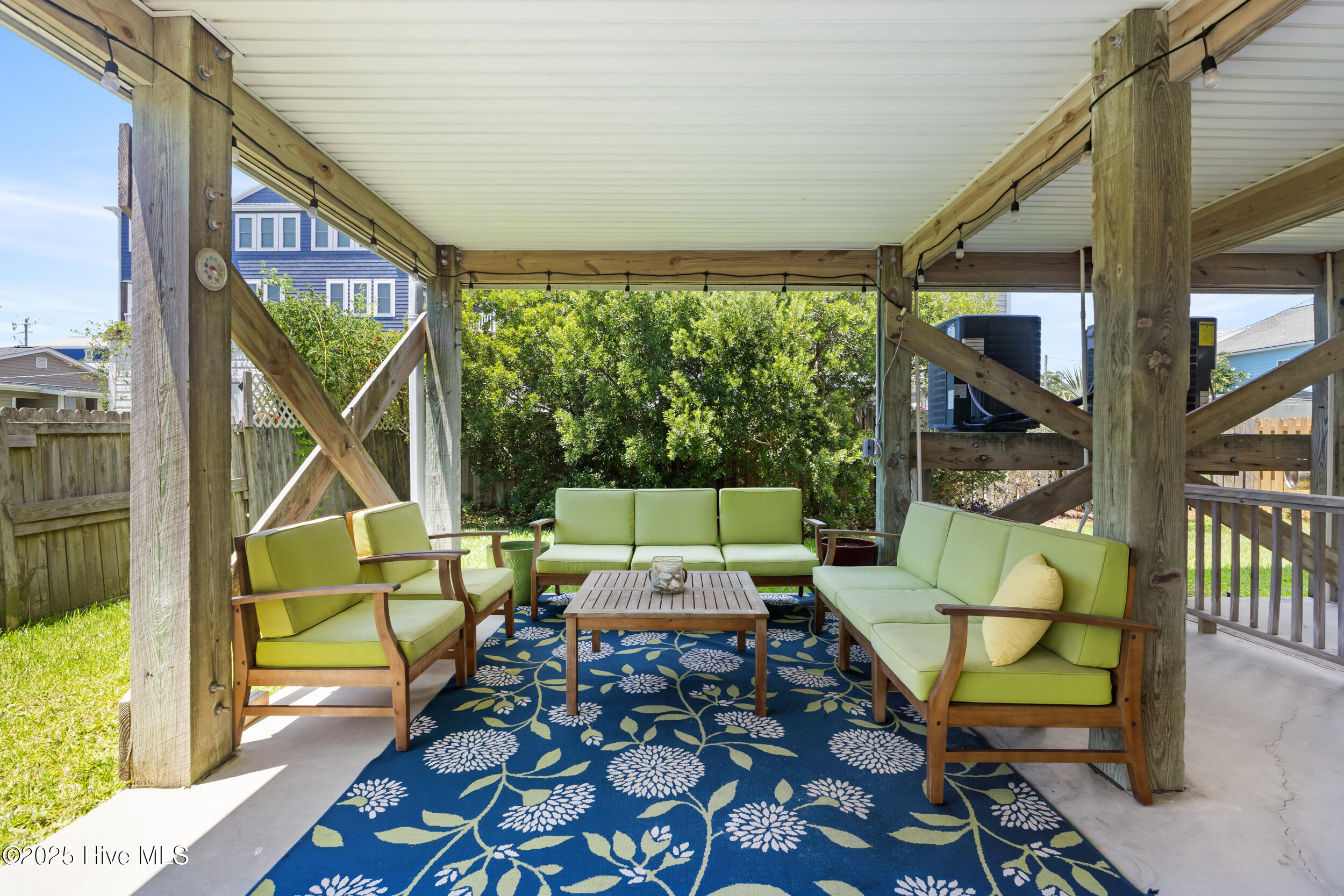 100520349 | Photo 28