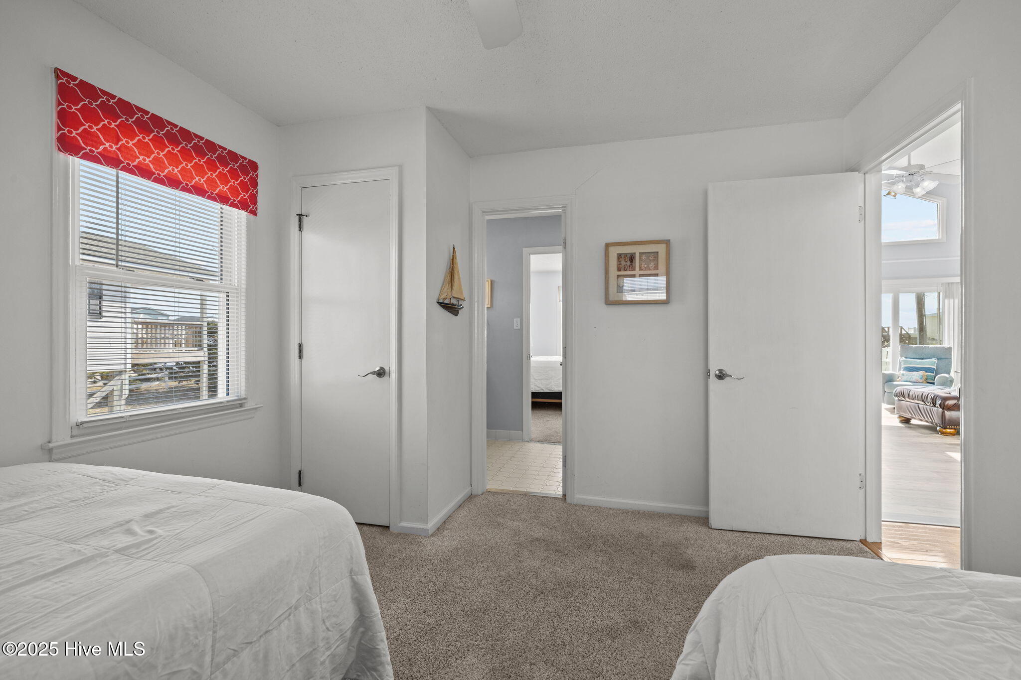 100543368 | Photo 24