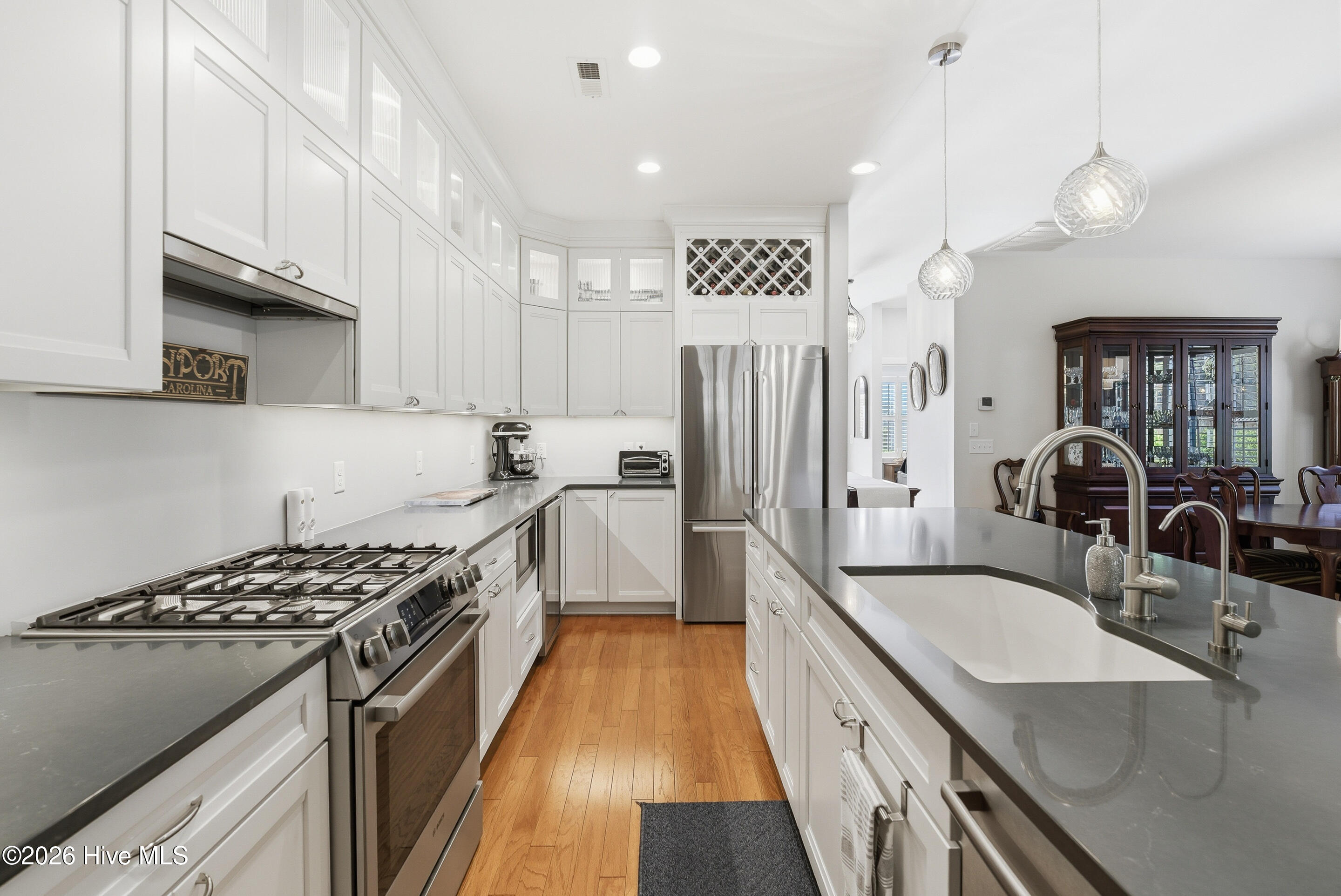 100566740 | Photo 13