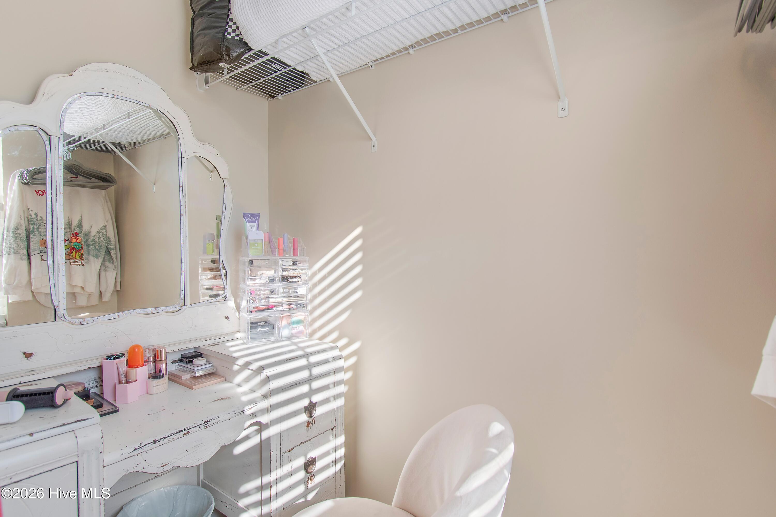 100549782 | Photo 32