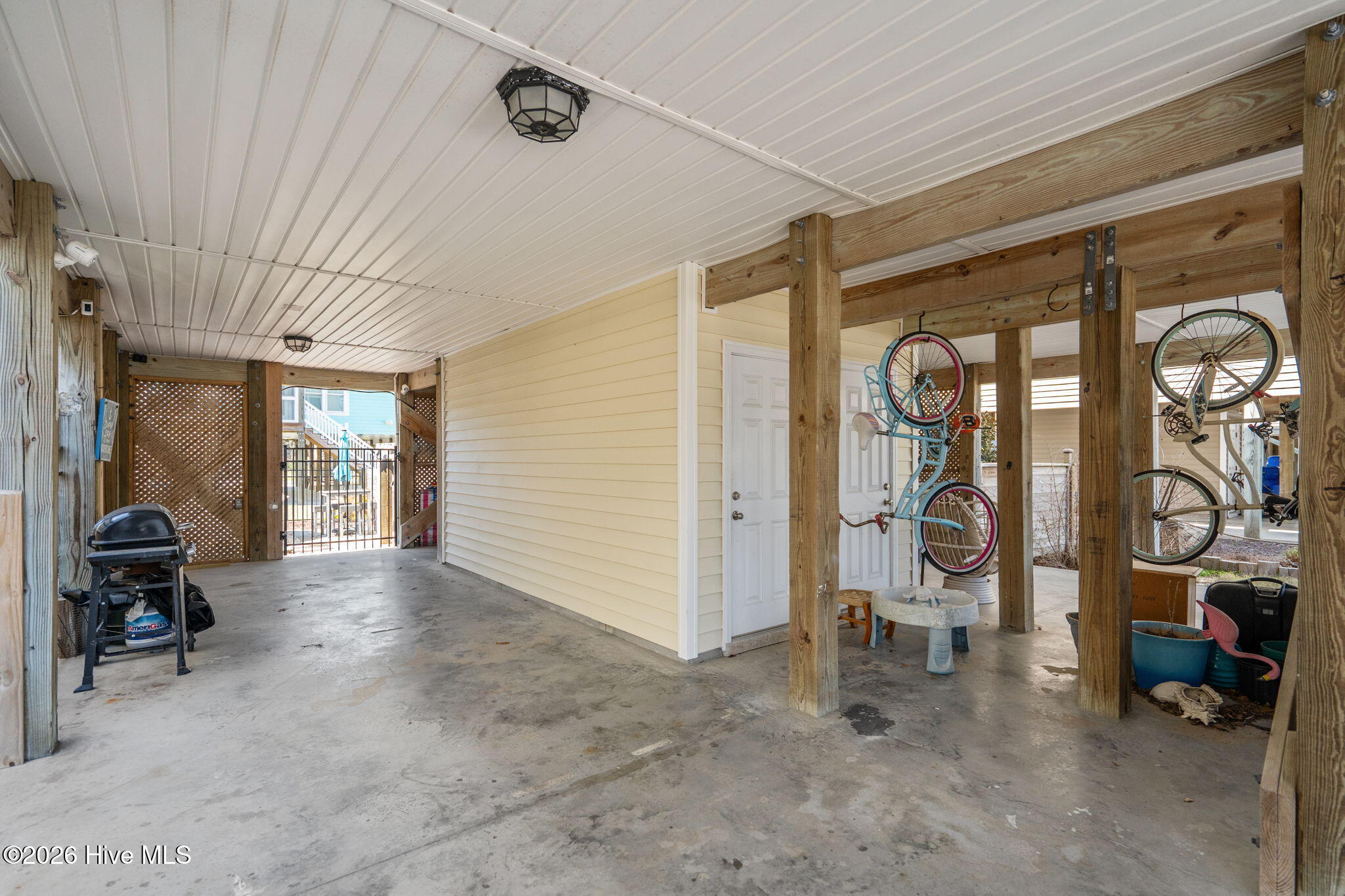 100560488 | Photo 41