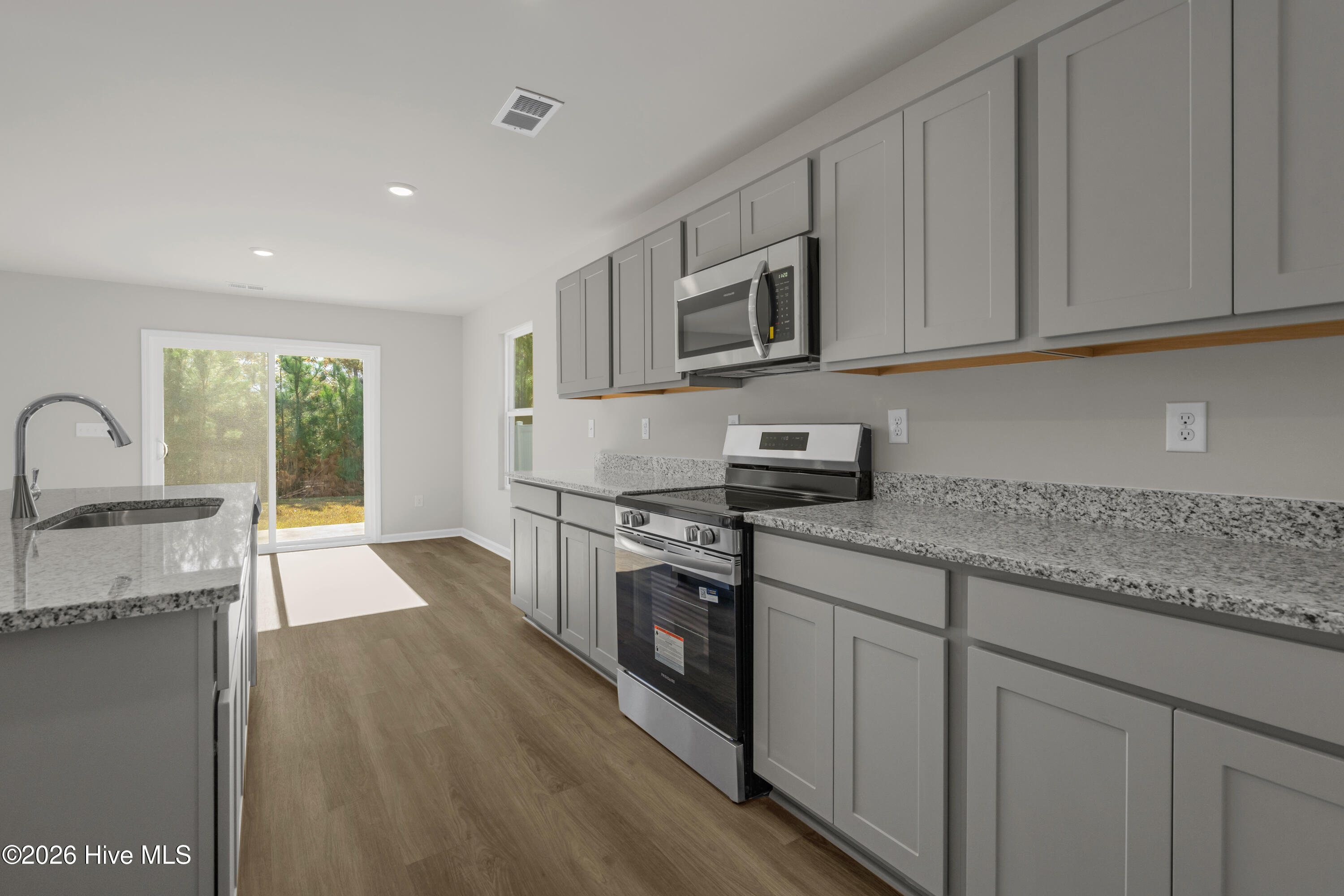 100550228 | Photo 20