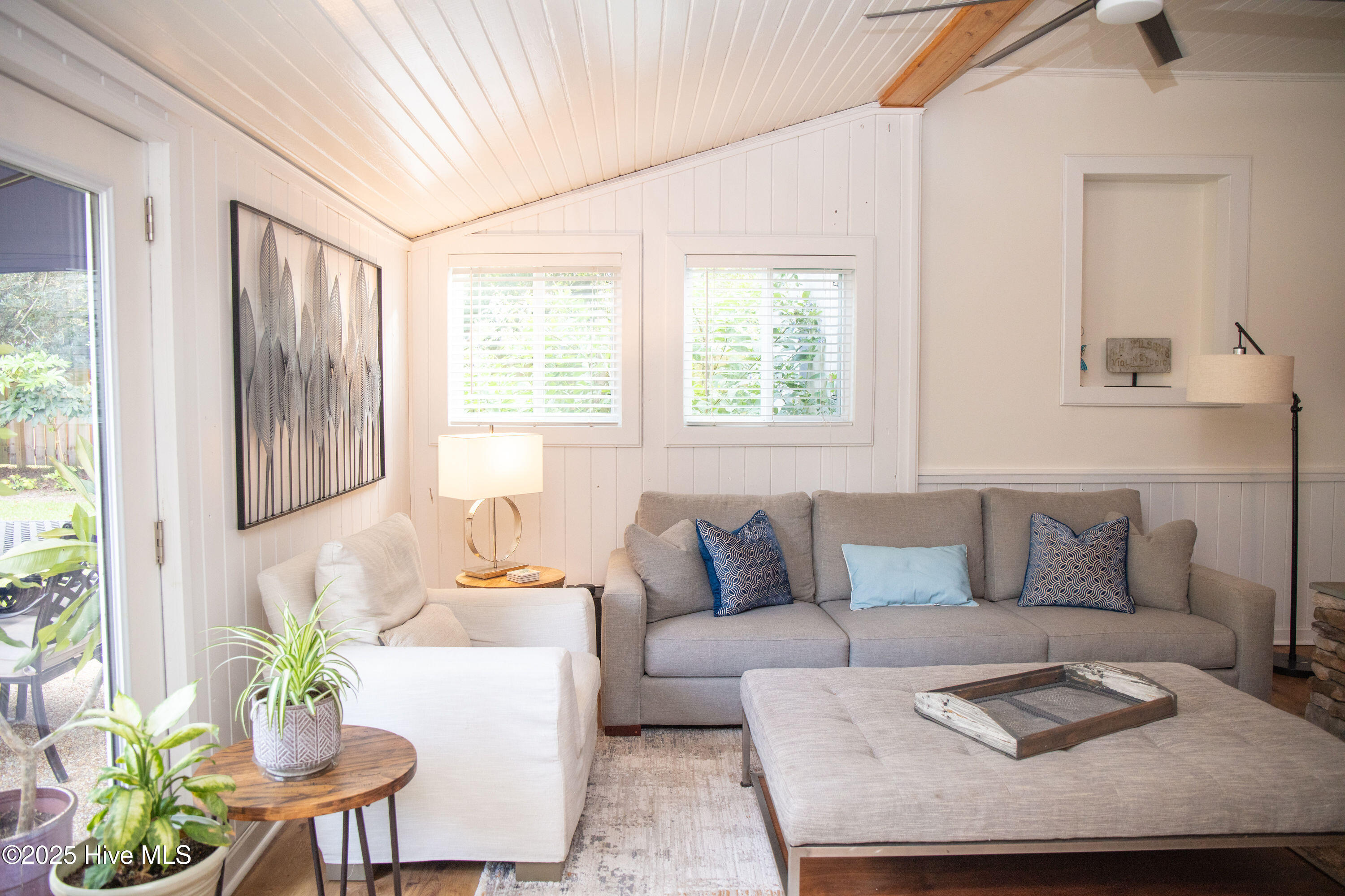 100541025 | Photo 50