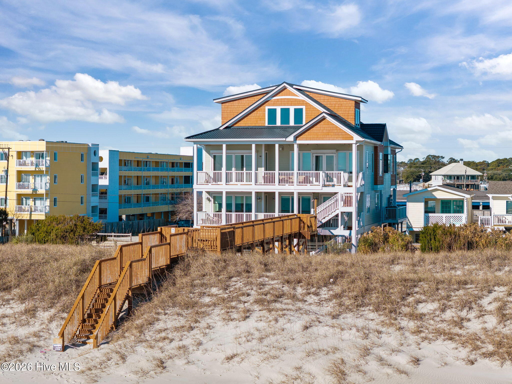 100554611 | Photo 38