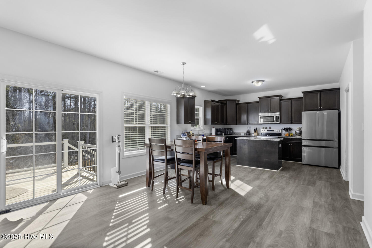 100548430 | Photo 11