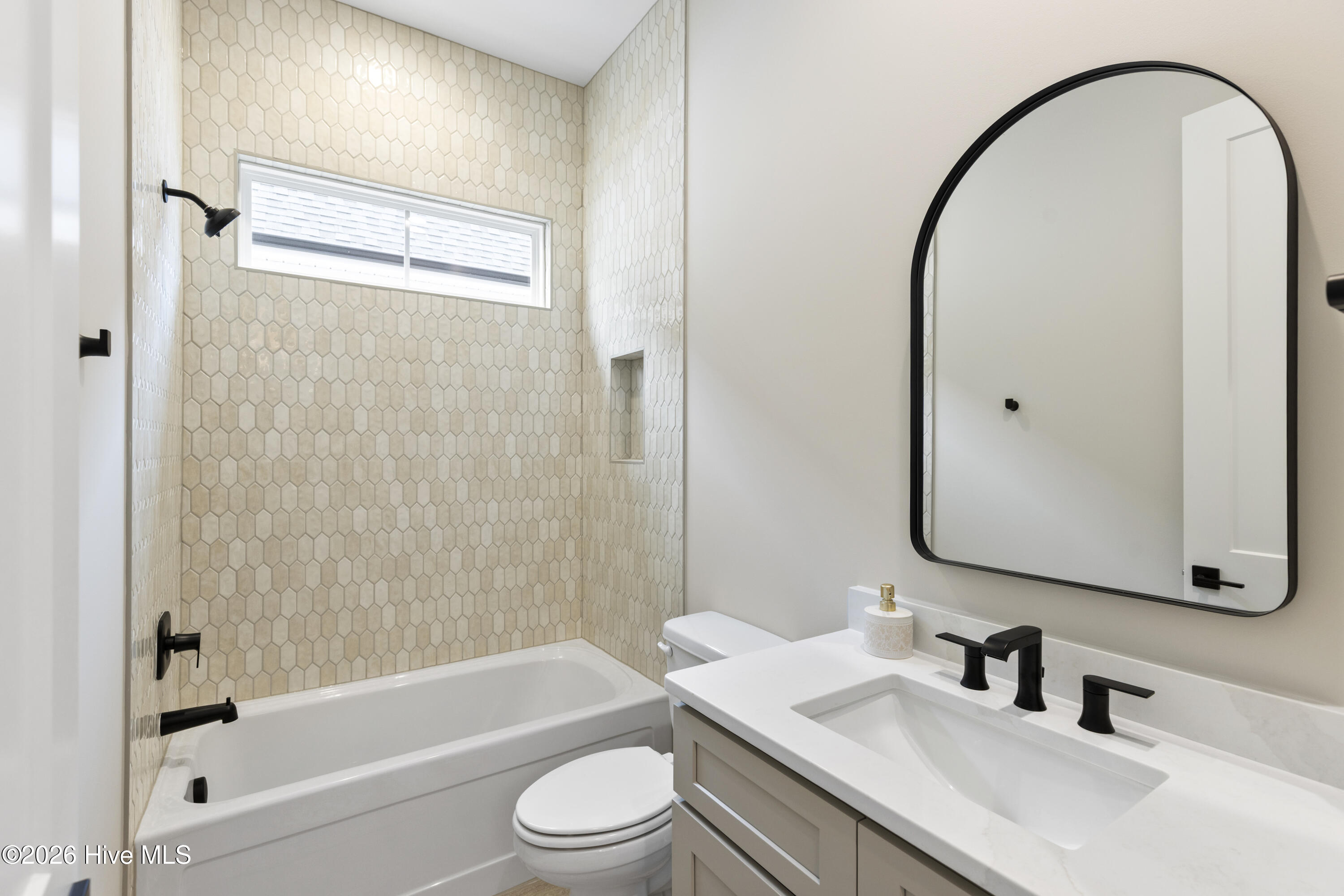 100537475 | Photo 45