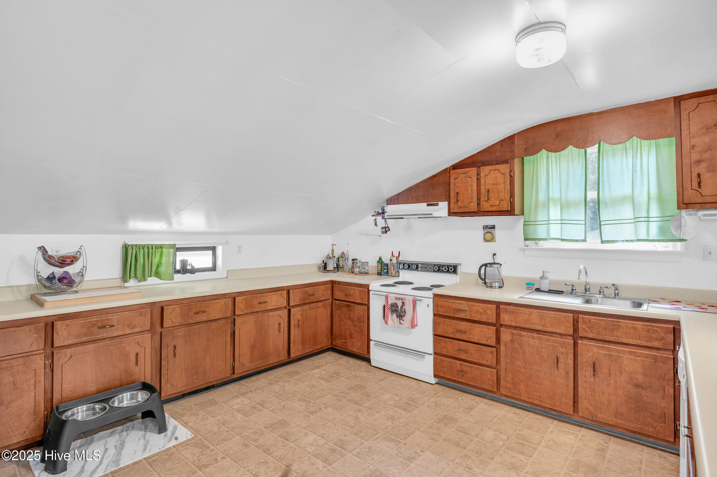 100532115 | Photo 77