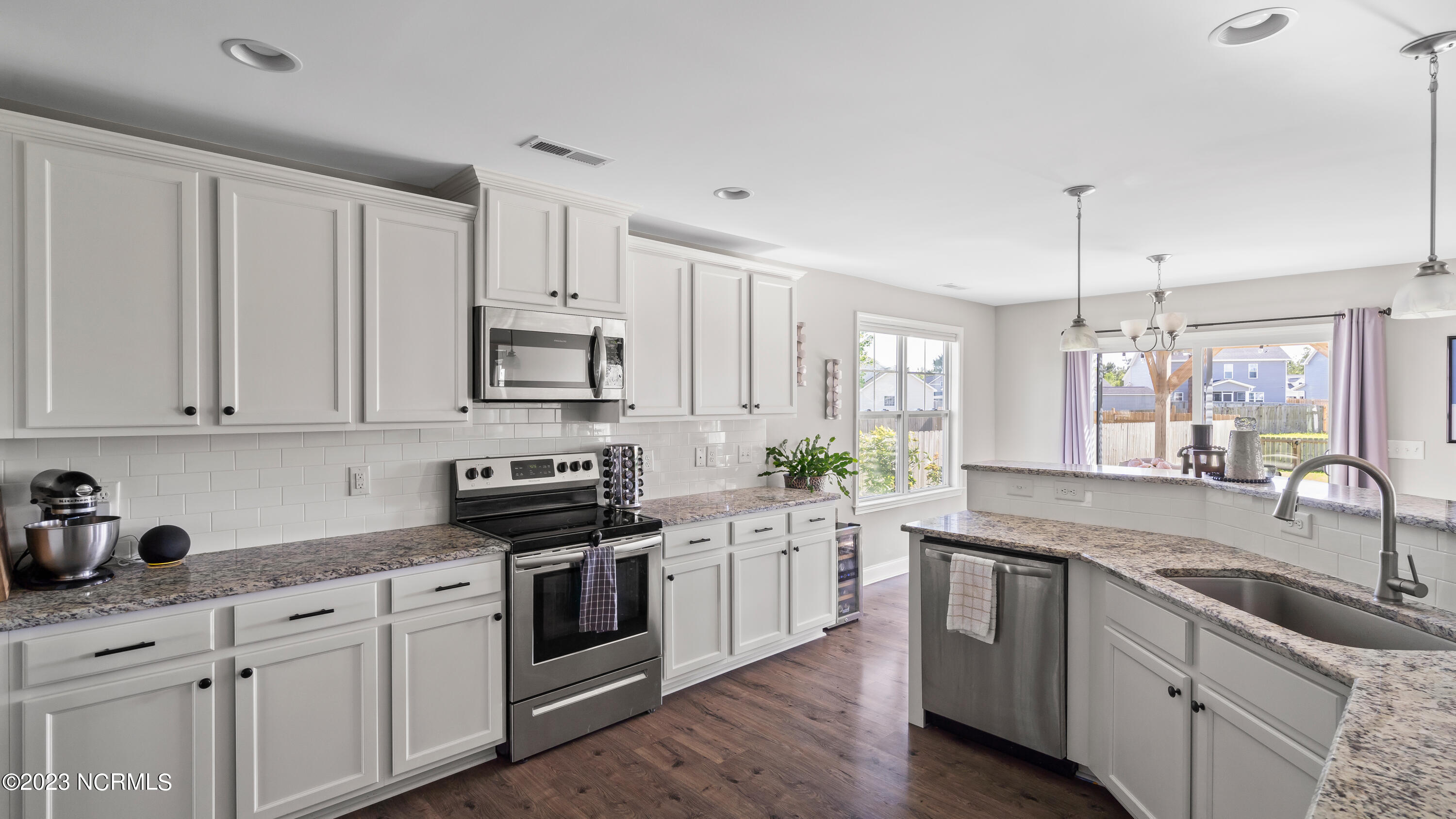 100563607 | Photo 18