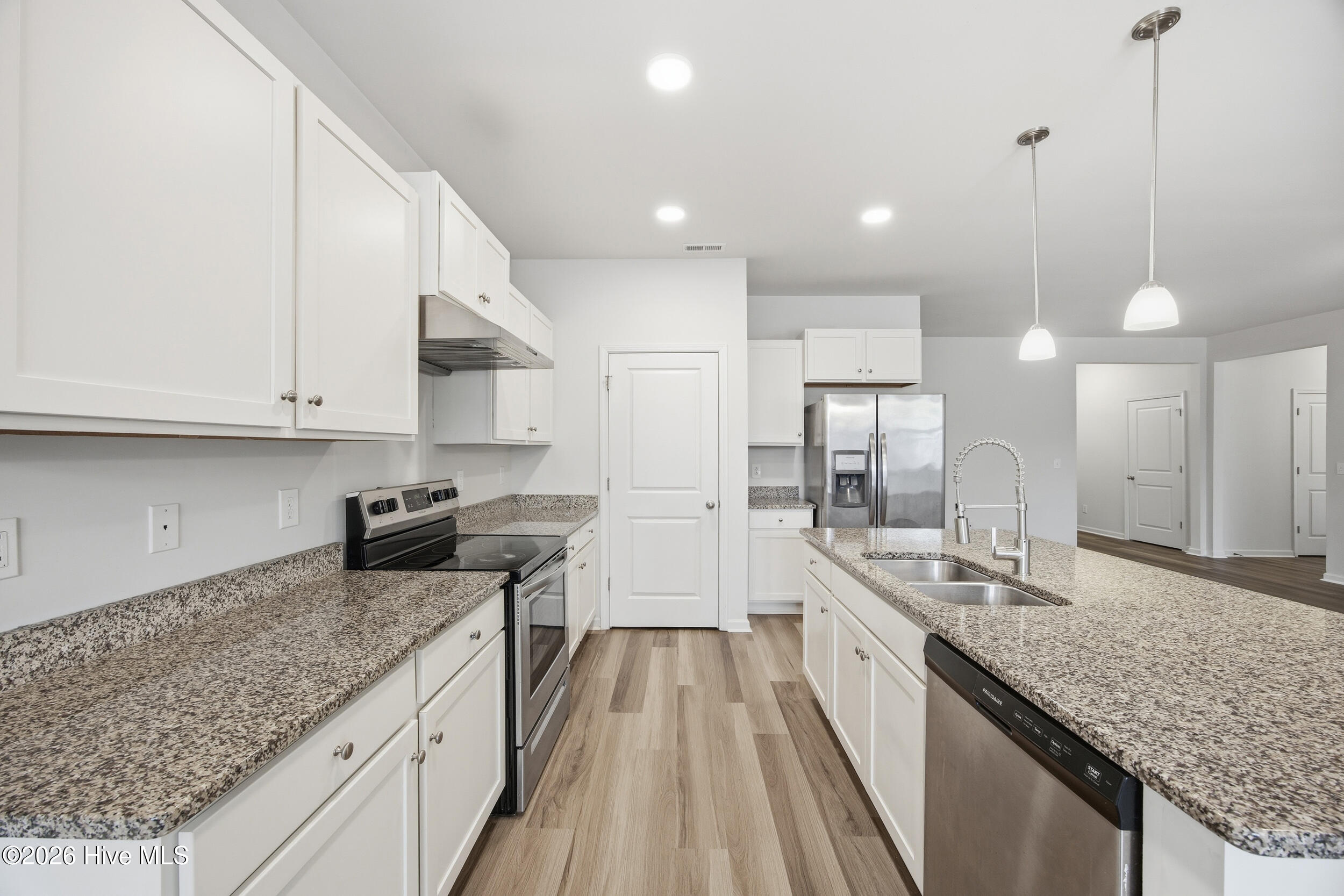 100551981 | Photo 15