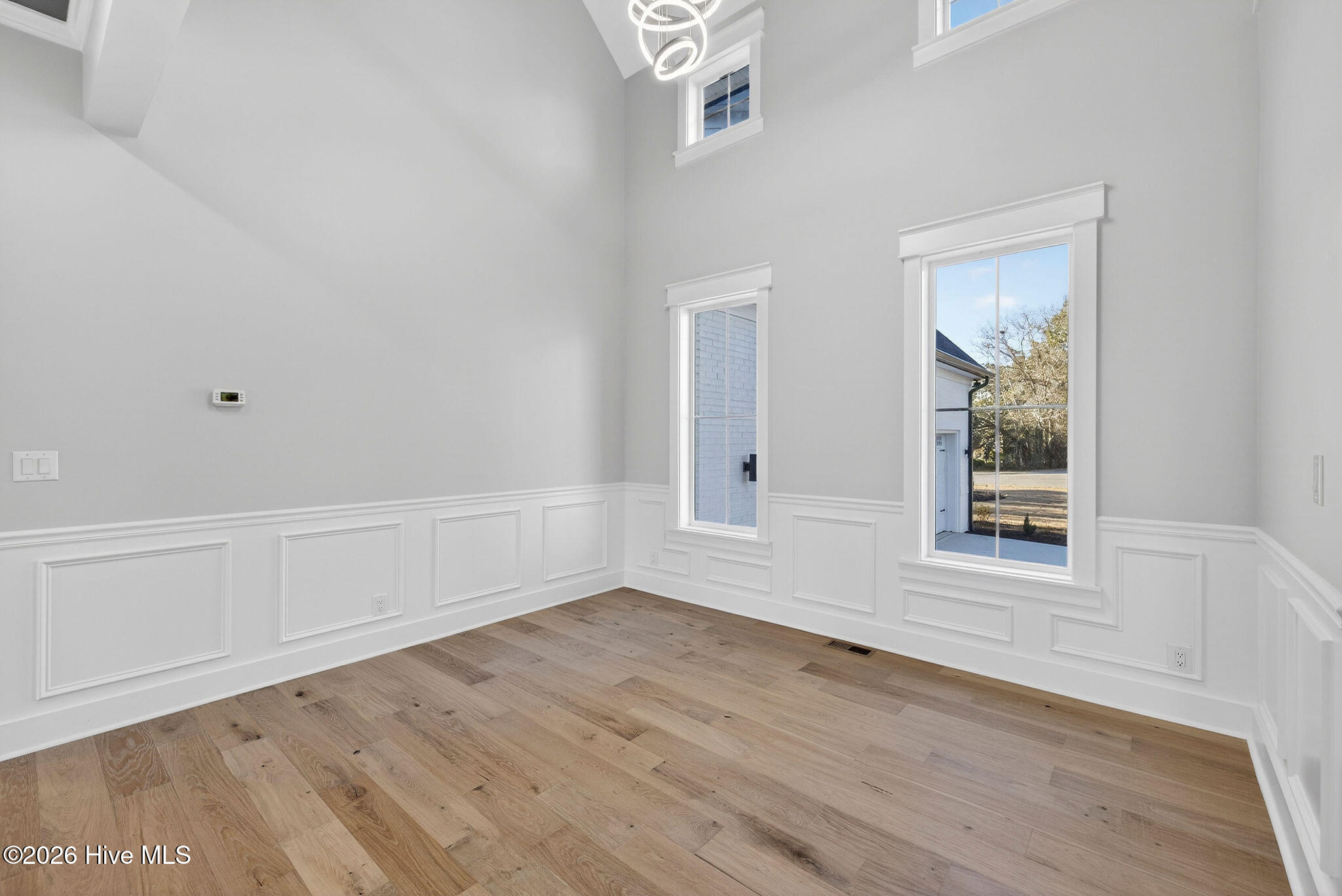 100548792 | Photo 21