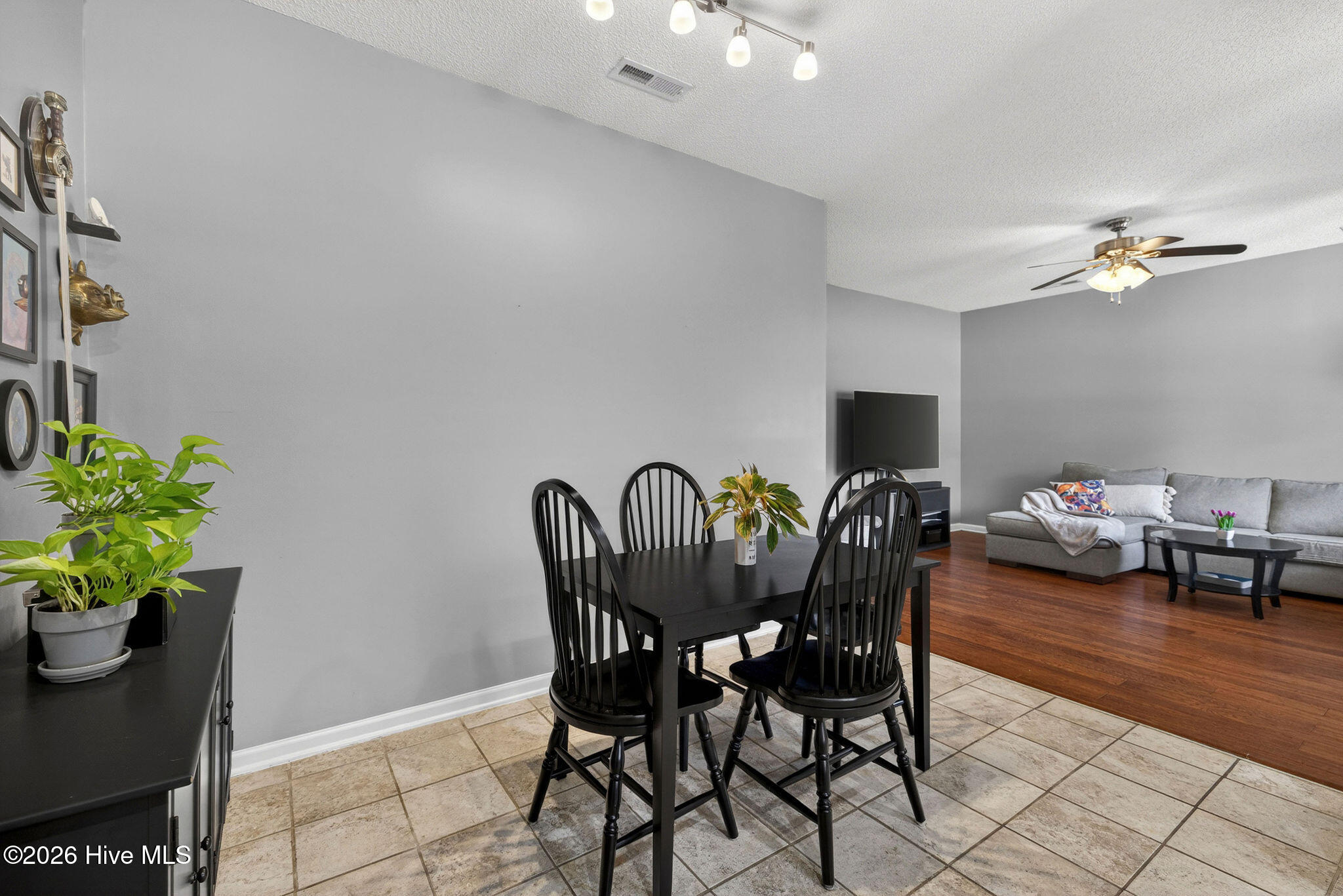 100566327 | Photo 13