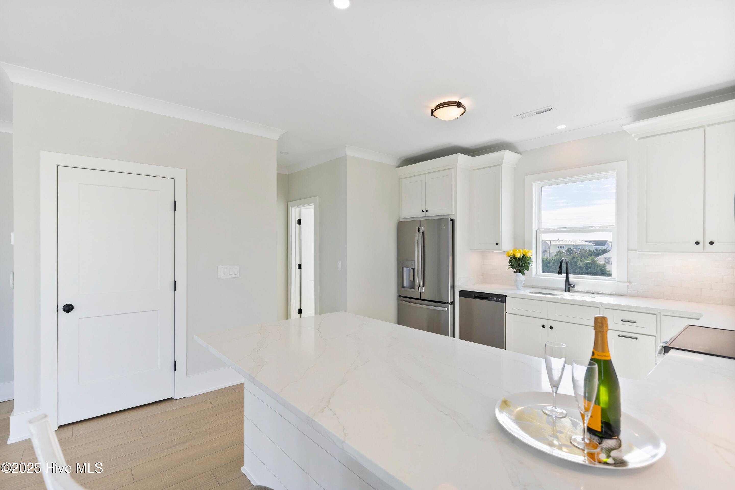 100544880 | Photo 13