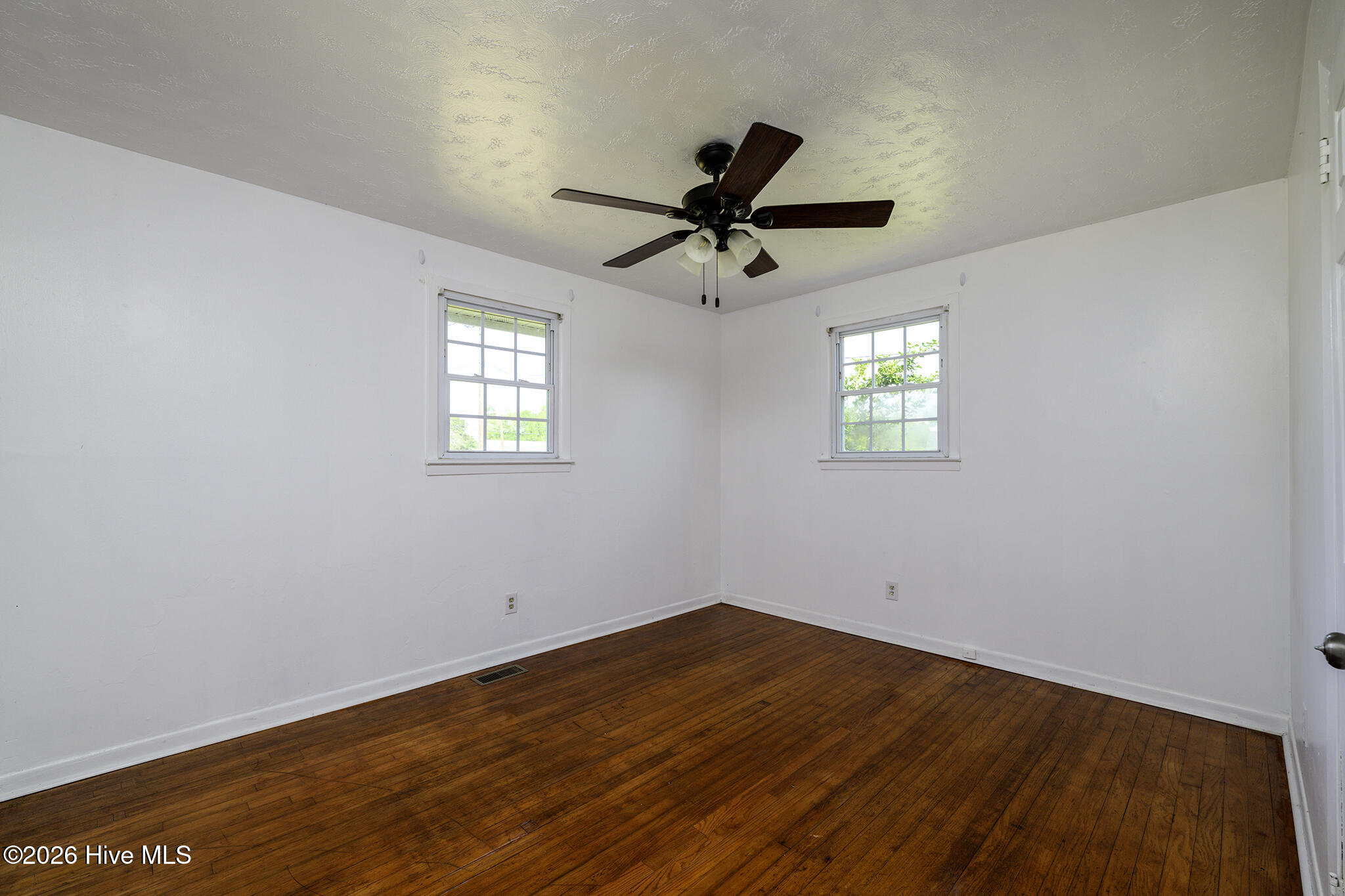 100567518 | Photo 18