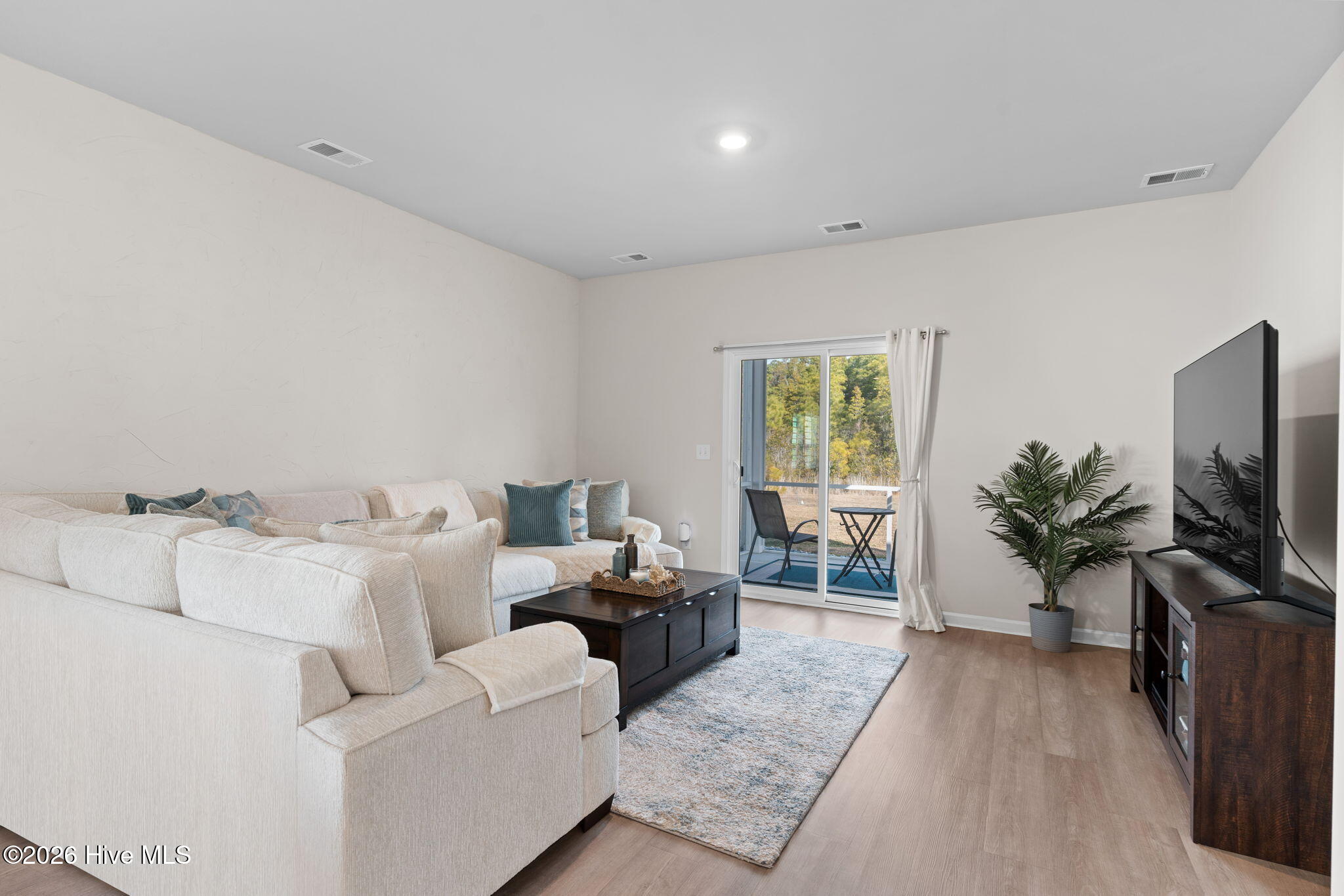 100553645 | Photo 13