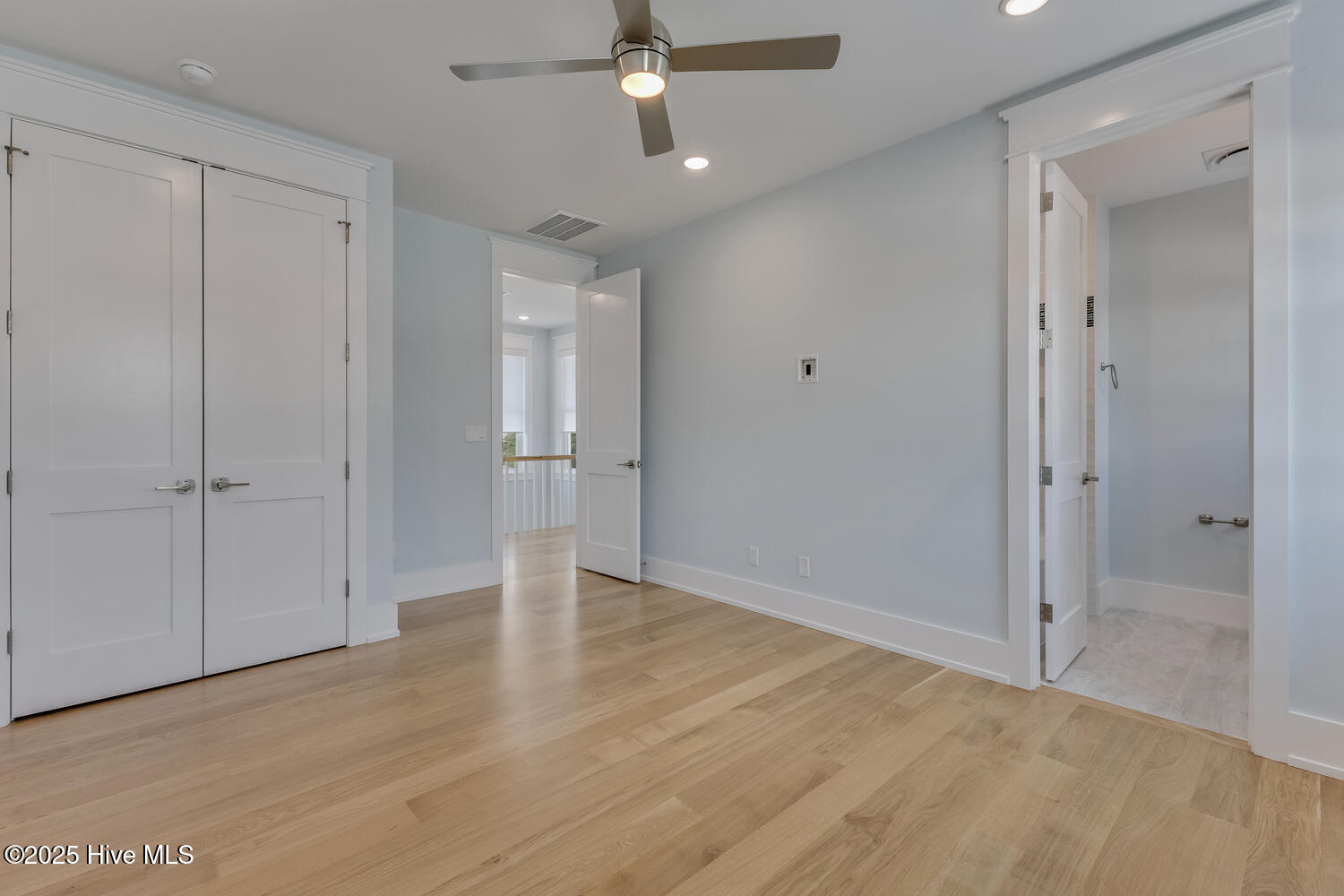 100537523 | Photo 23