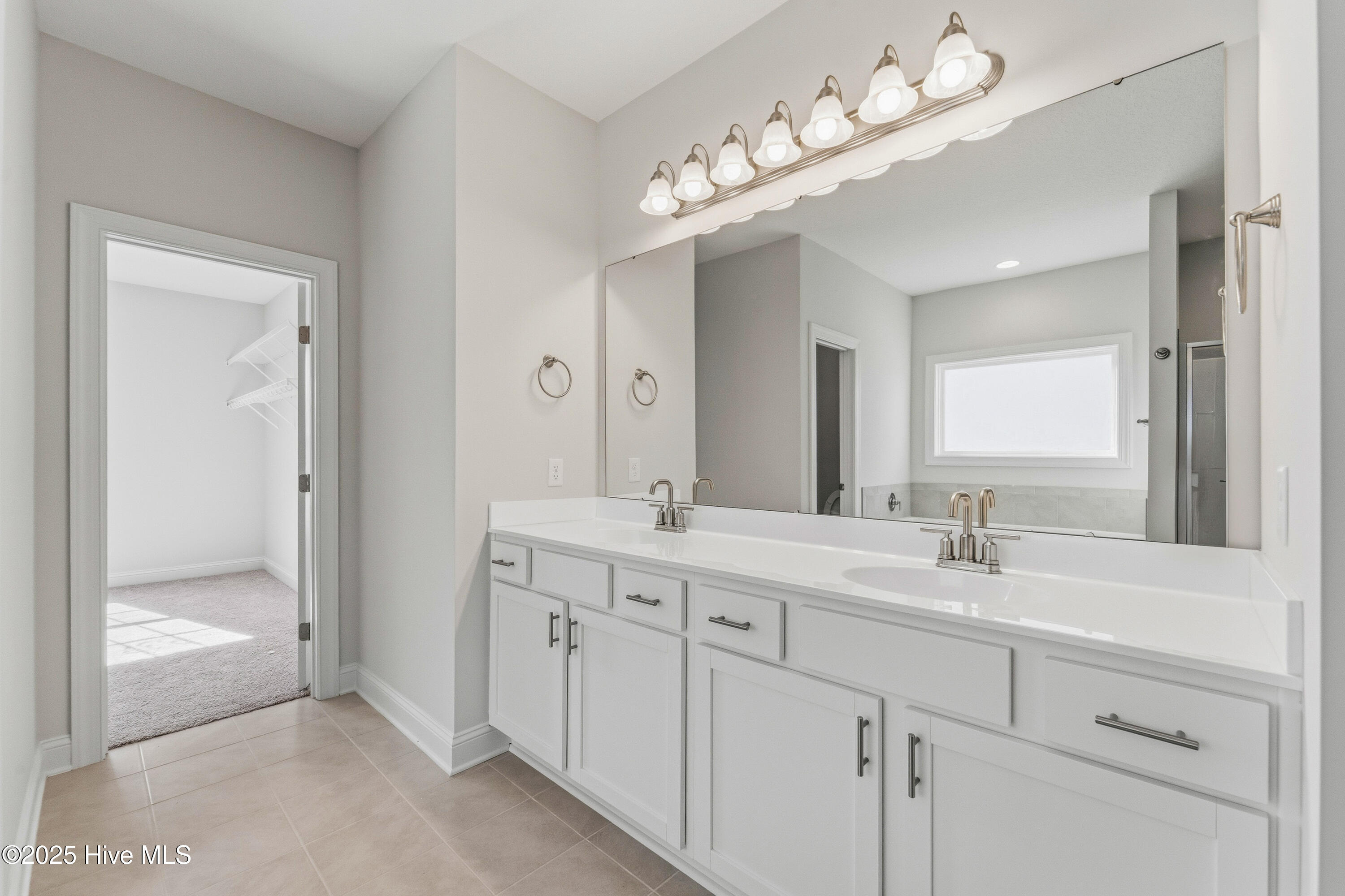 100507168 | Photo 24