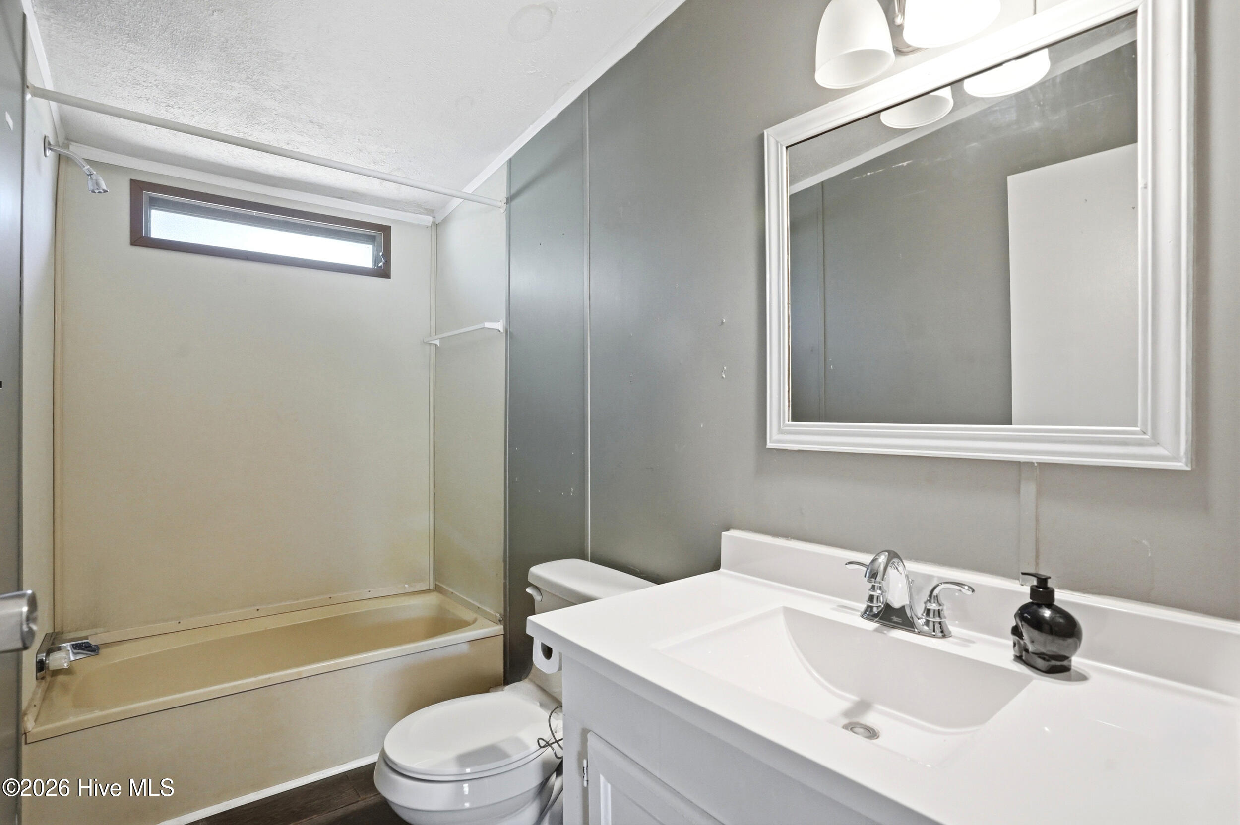 100569235 | Photo 17