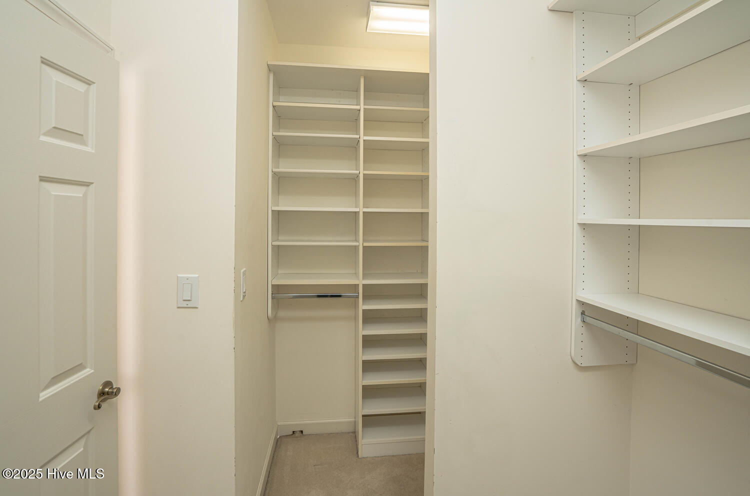 100510807 | Photo 37