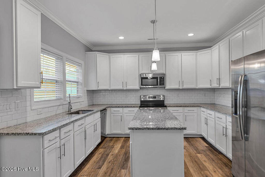 100548703 | Photo 13