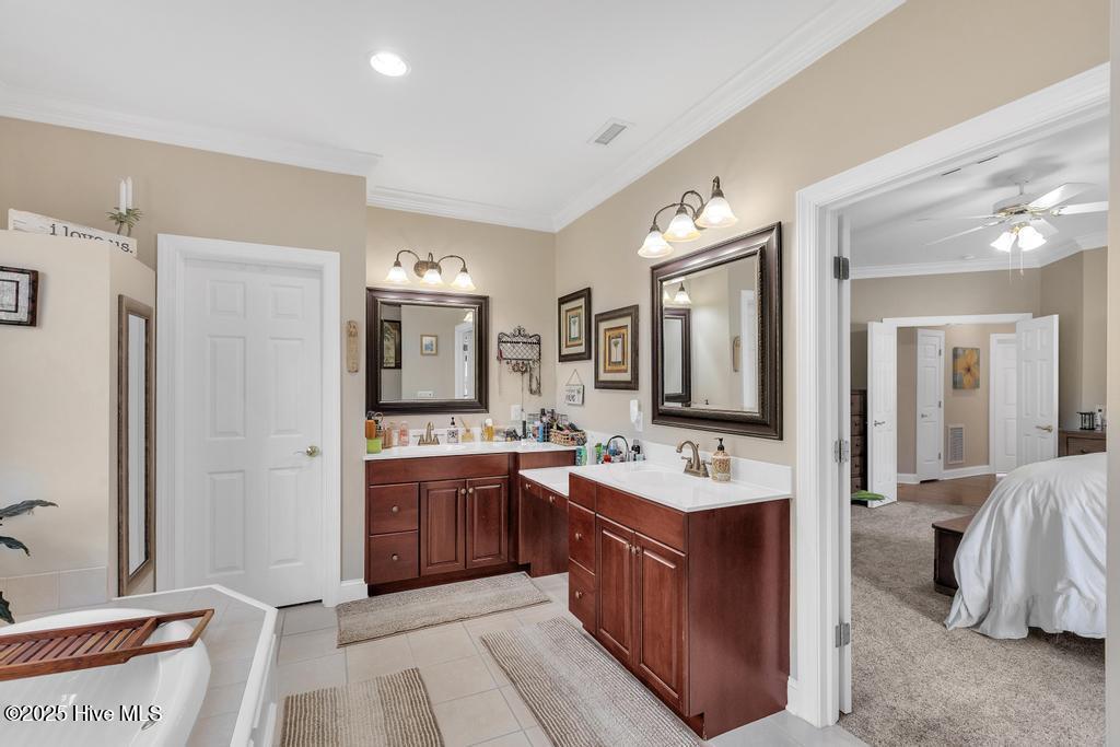 100516339 | Photo 42