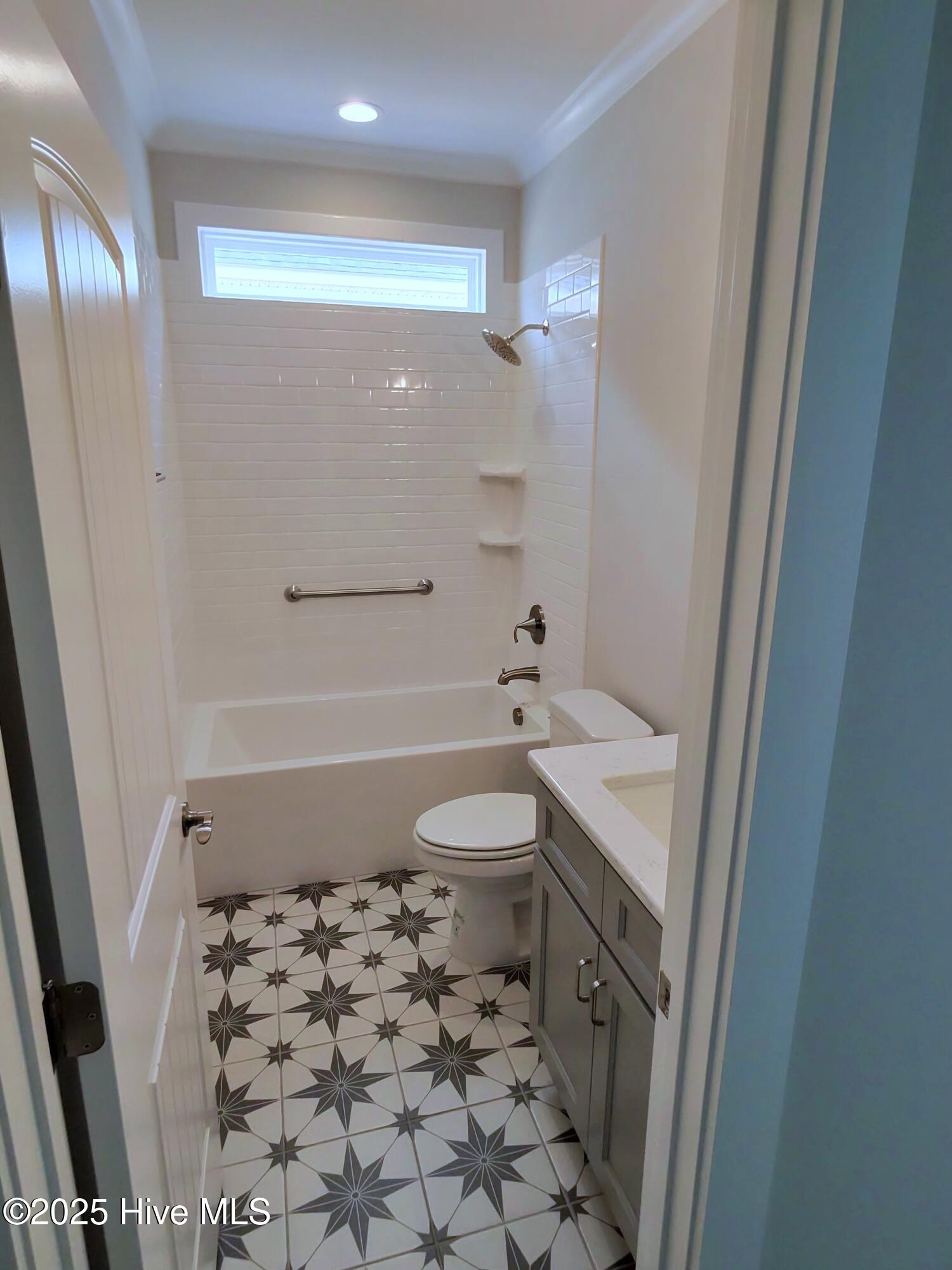 100518312 | Photo 23