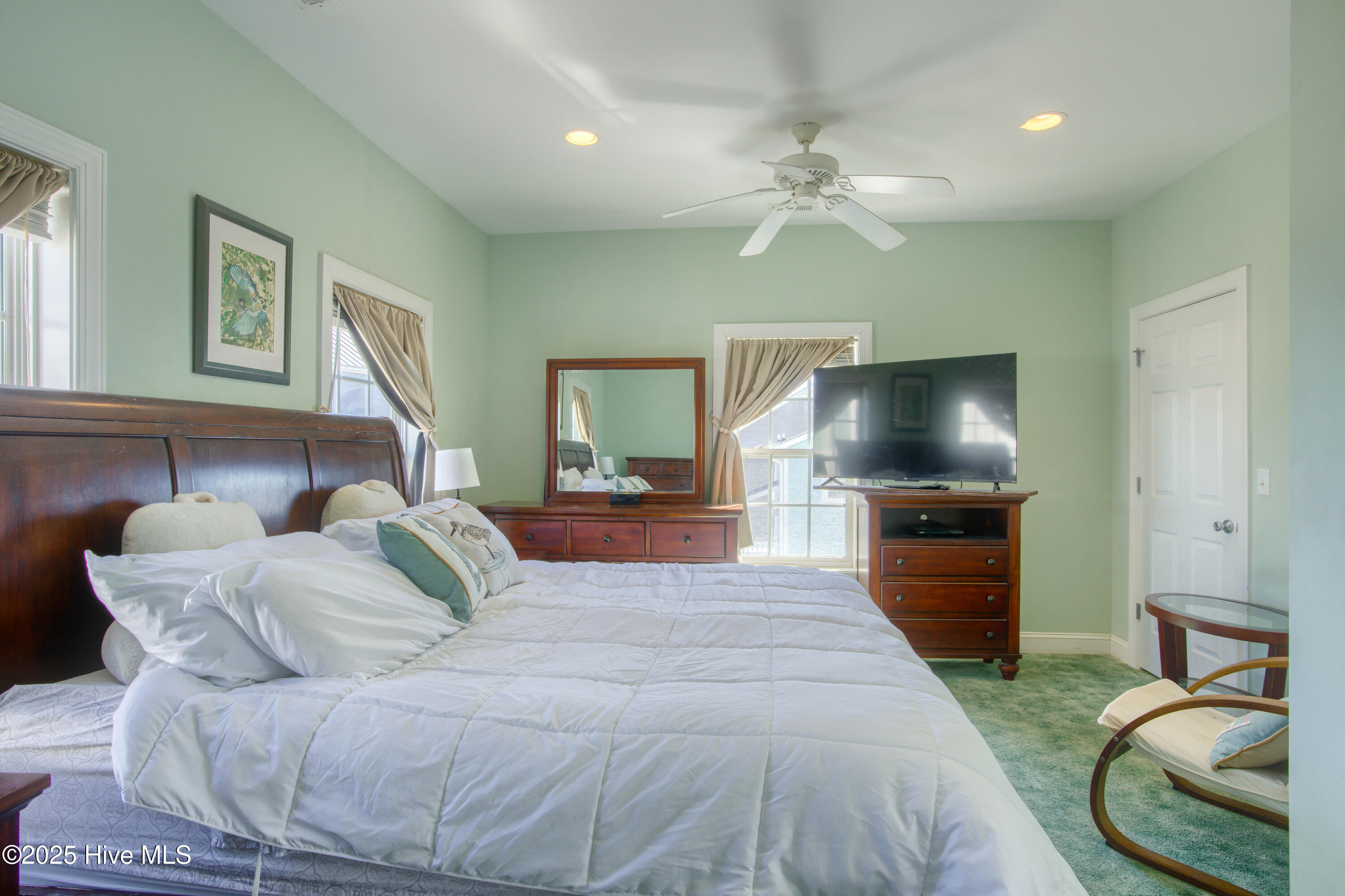 100538289 | Photo 18