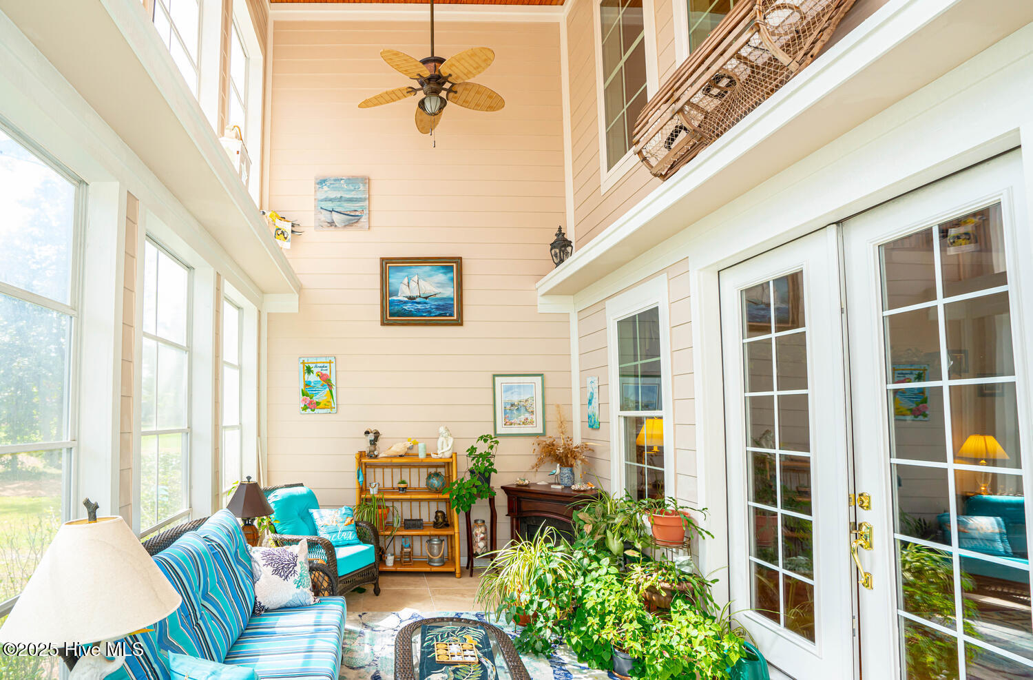 100534571 | Photo 34