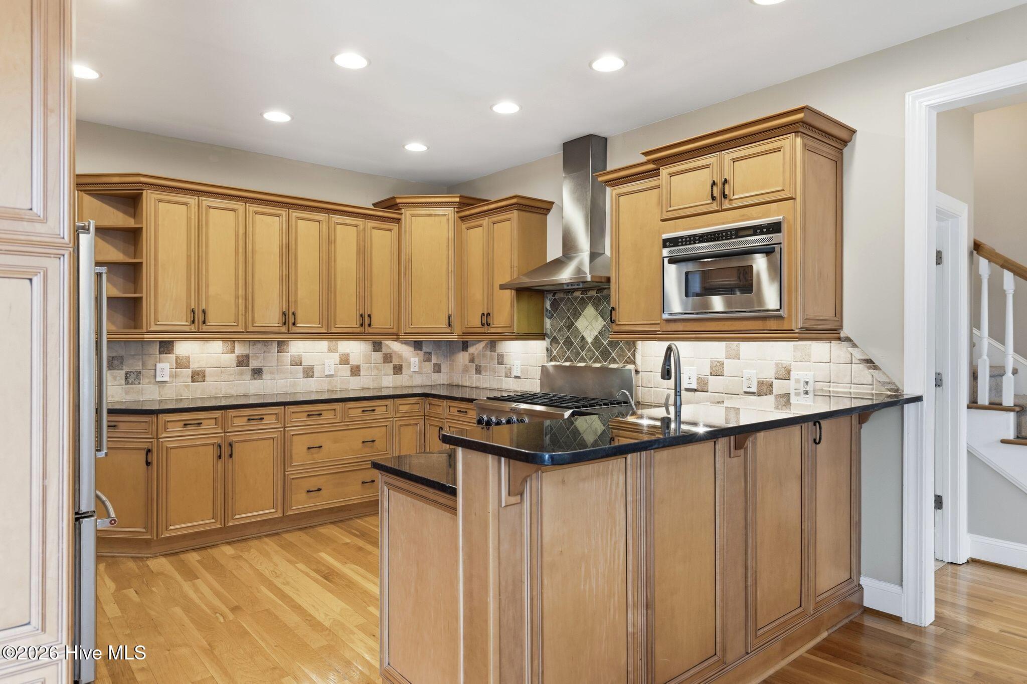 100561180 | Photo 27