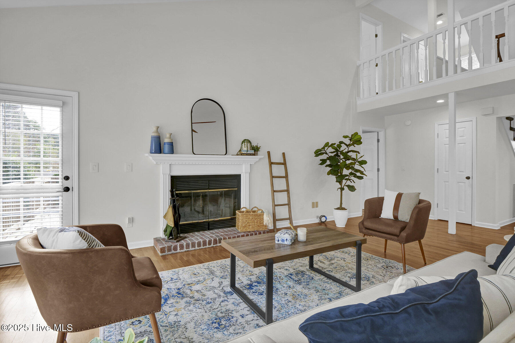 100545503 | Photo 25