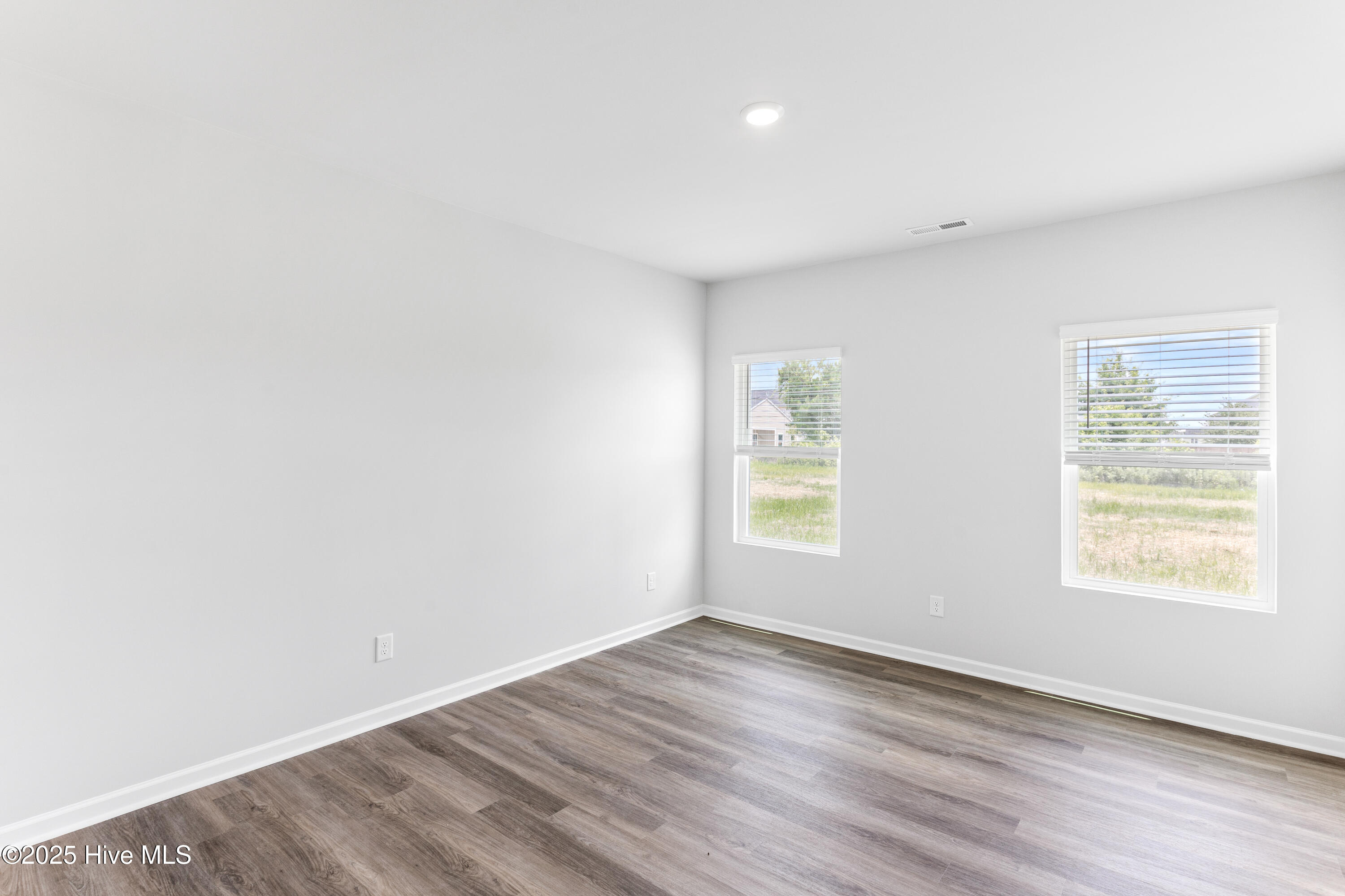 100532223 | Photo 15