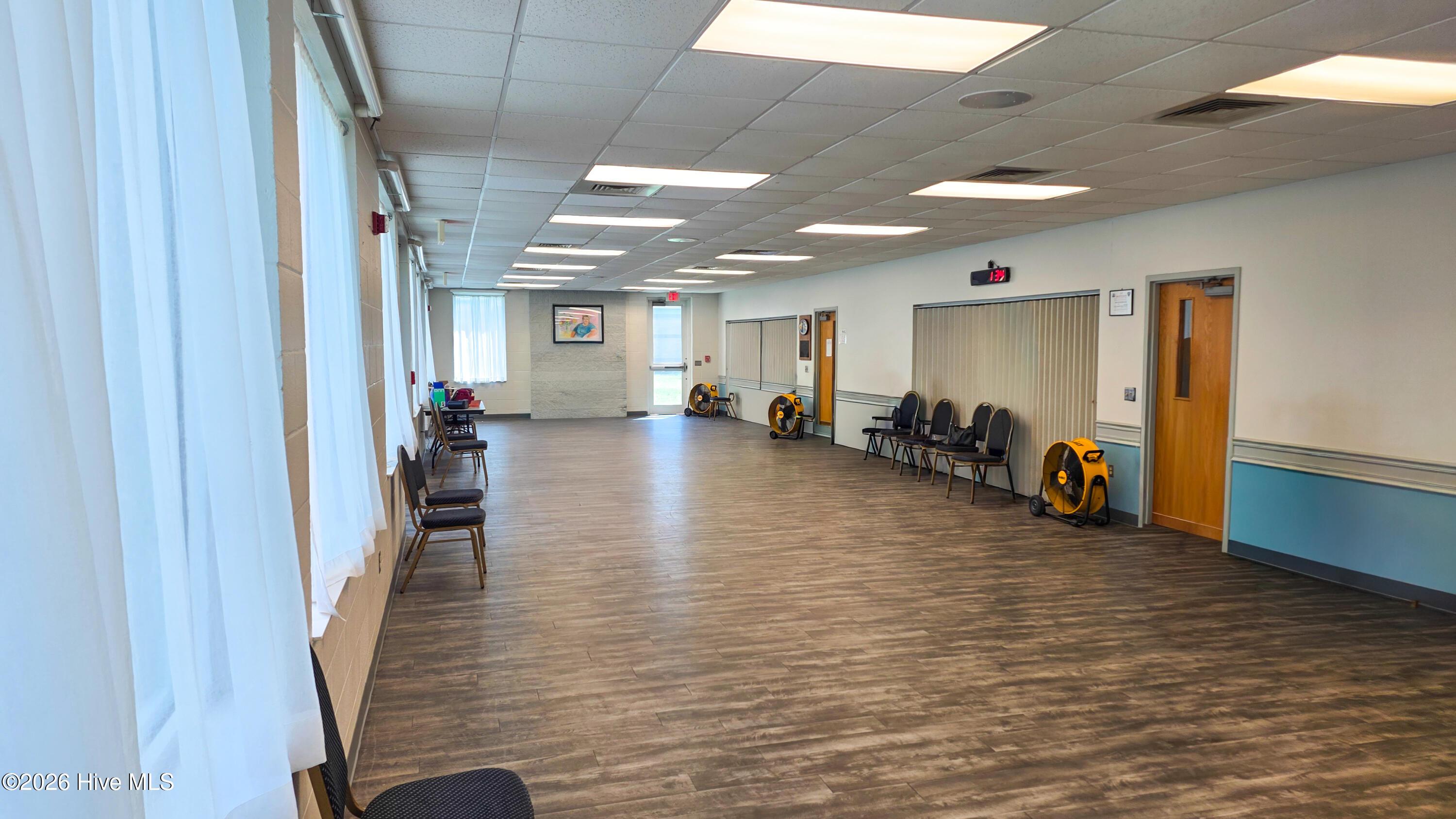 100562387 | Photo 51